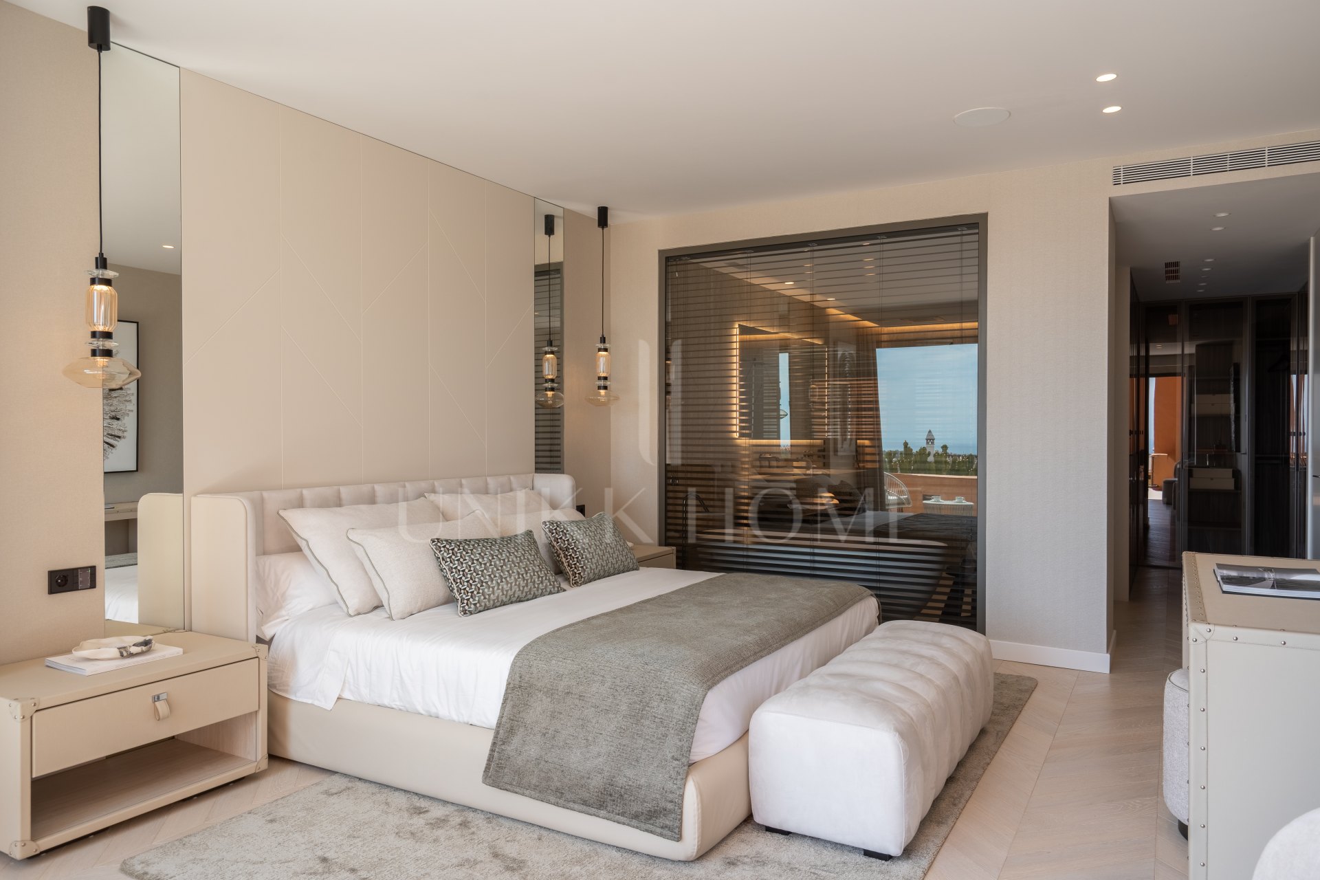 Stunning newly renovated four bedroom apartment in Les Belvédères, Nueva Andalucía
