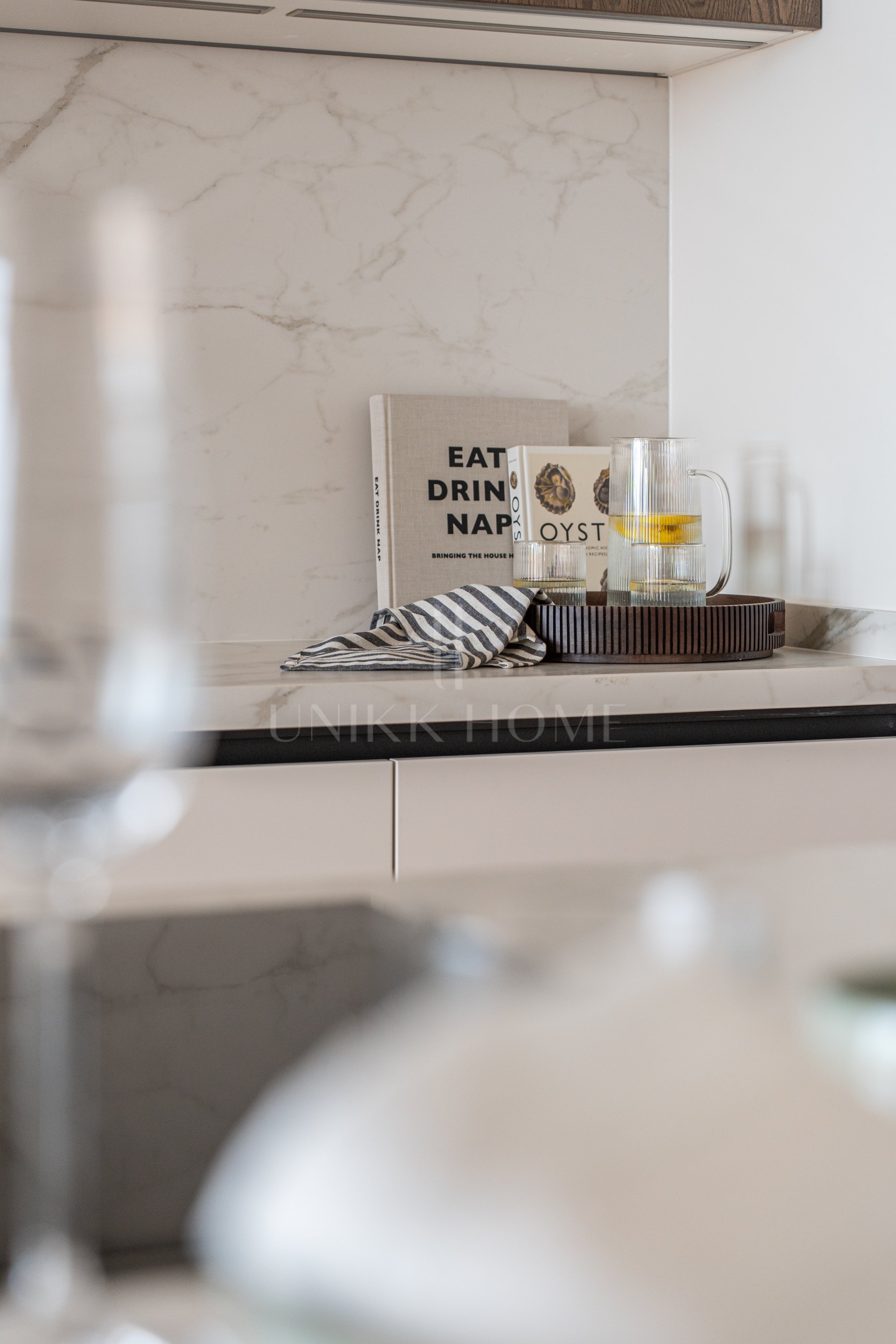 Impresionante apartamento de cuatro dormitorios recientemente renovado en Les Belvédères, Nueva Andalucía.