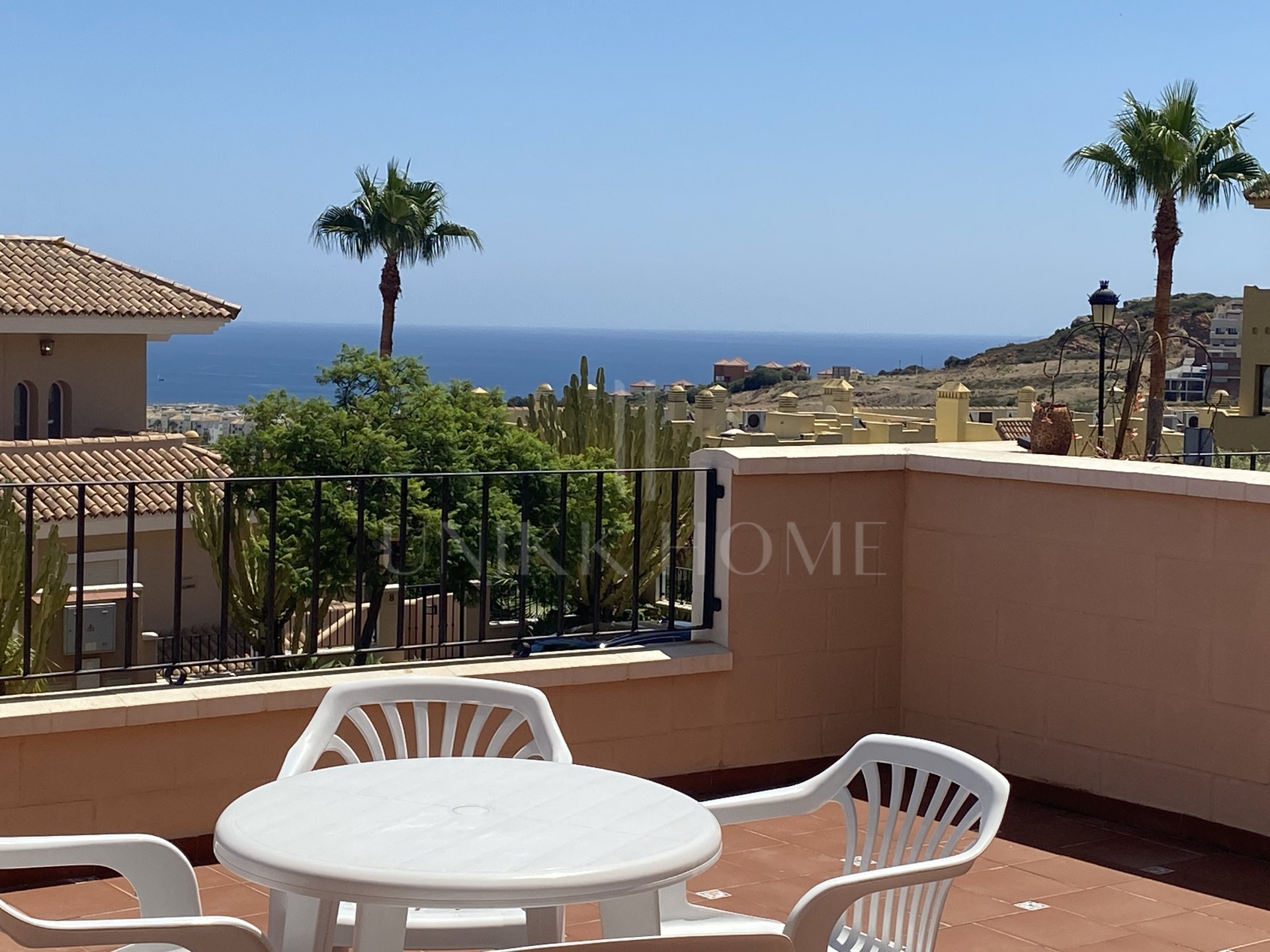 Adosado de 3 dormitorios con vistas al mar y montaña