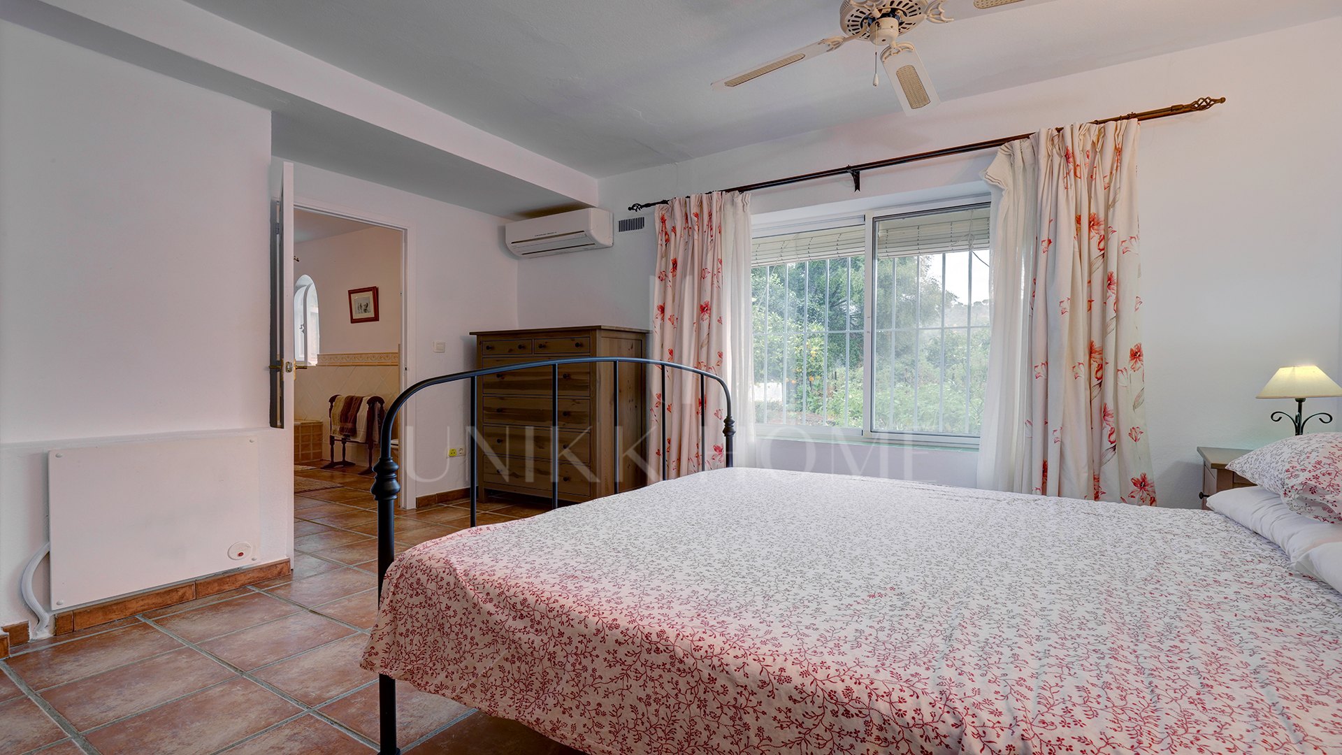 Charming Finca with Private Pool, Solarium, BBQ and Orchard in San Pablo de Buceite