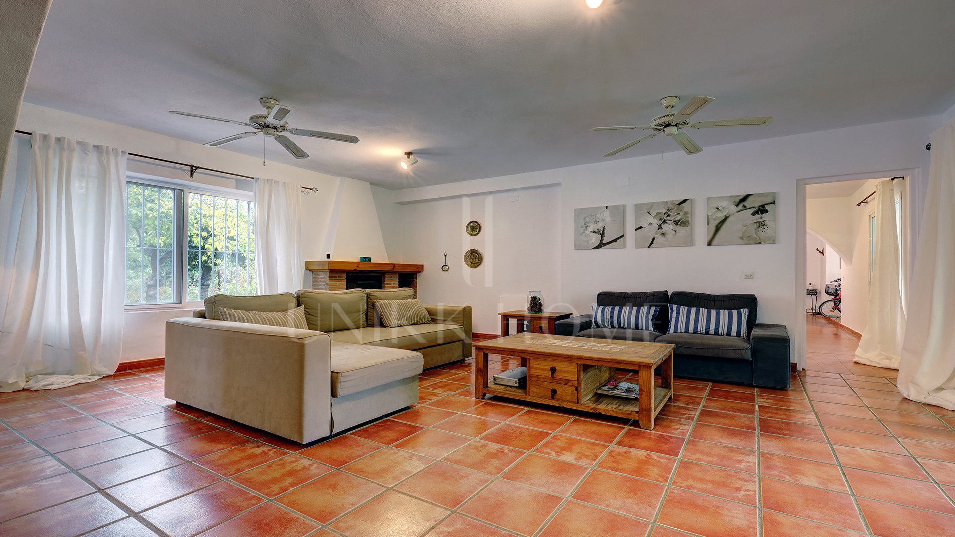 Charming Finca with Private Pool, Solarium, BBQ and Orchard in San Pablo de Buceite