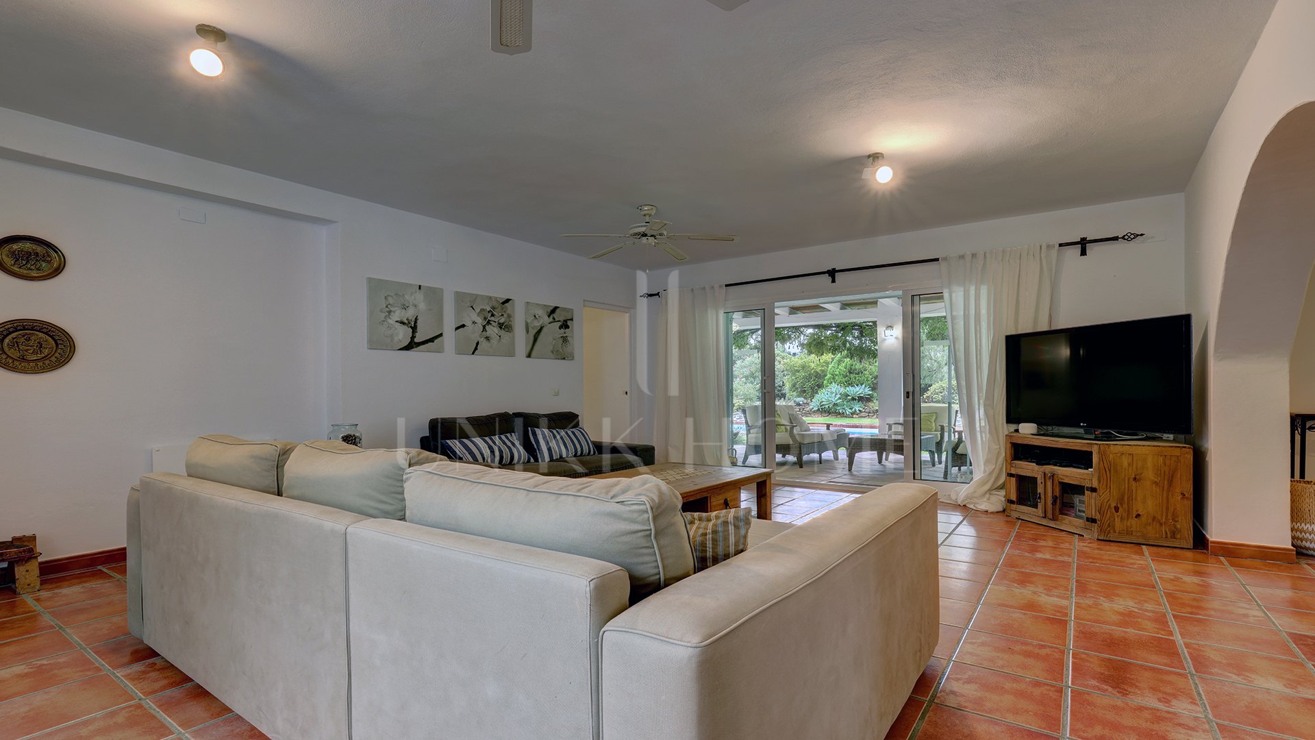 Charming Finca with Private Pool, Solarium, BBQ and Orchard in San Pablo de Buceite