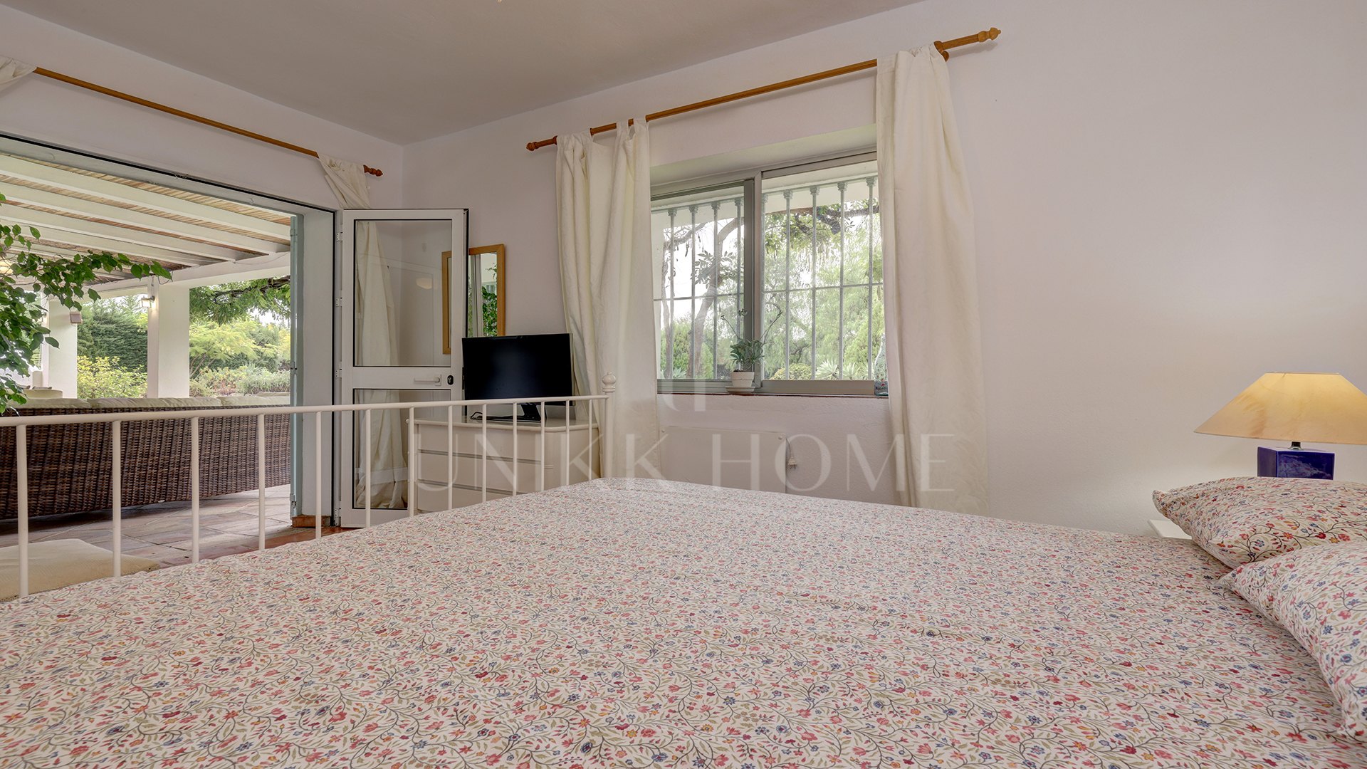 Charming Finca with Private Pool, Solarium, BBQ and Orchard in San Pablo de Buceite