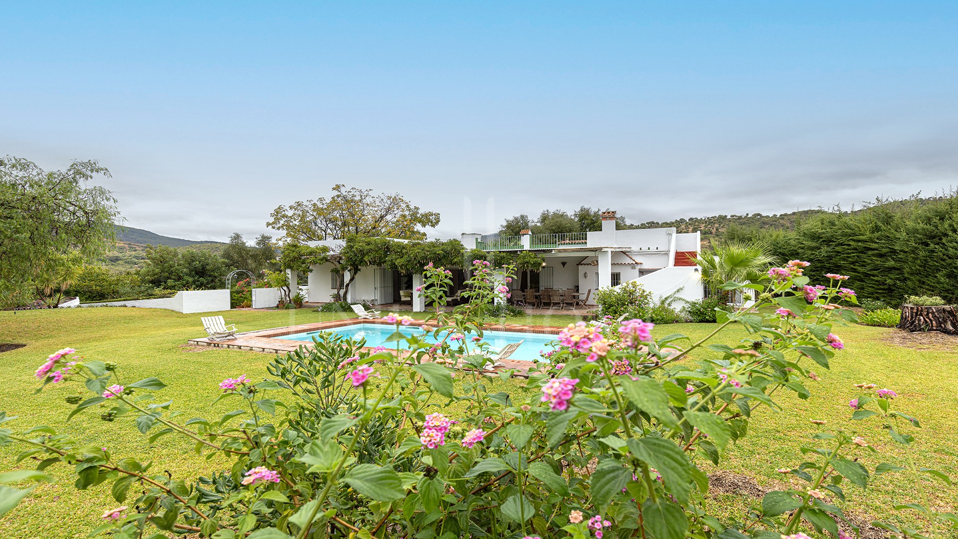 Charming Finca with Private Pool, Solarium, BBQ and Orchard in San Pablo de Buceite