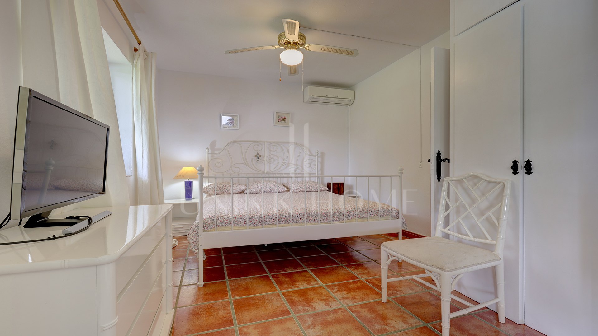 Charming Finca with Private Pool, Solarium, BBQ and Orchard in San Pablo de Buceite