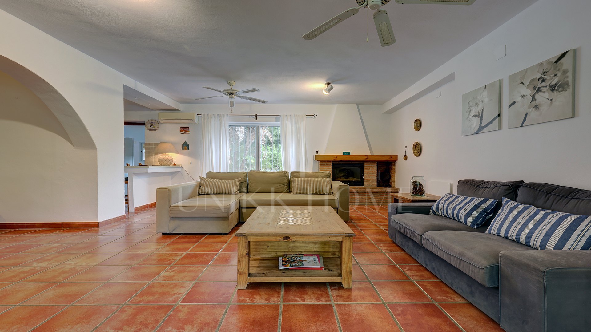 Charming Finca with Private Pool, Solarium, BBQ and Orchard in San Pablo de Buceite