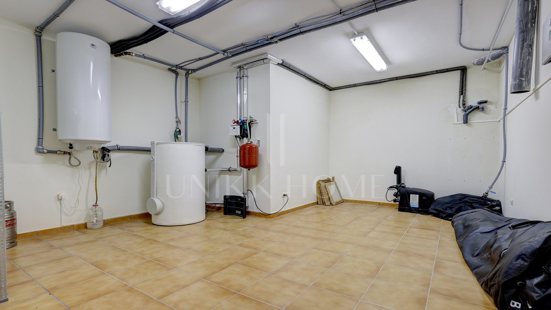 Elegante Villa de 4 Dormitorios con Vistas Panorámicas al Mar en La Paloma, Manilva