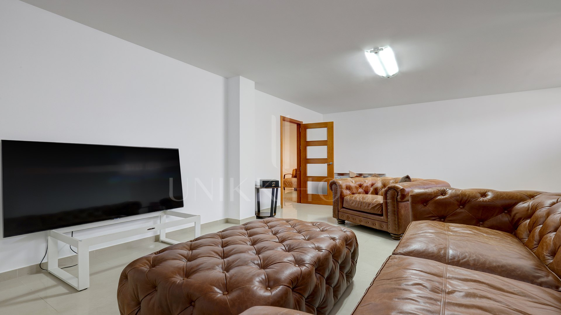 Elegante Villa de 4 Dormitorios con Vistas Panorámicas al Mar en La Paloma, Manilva