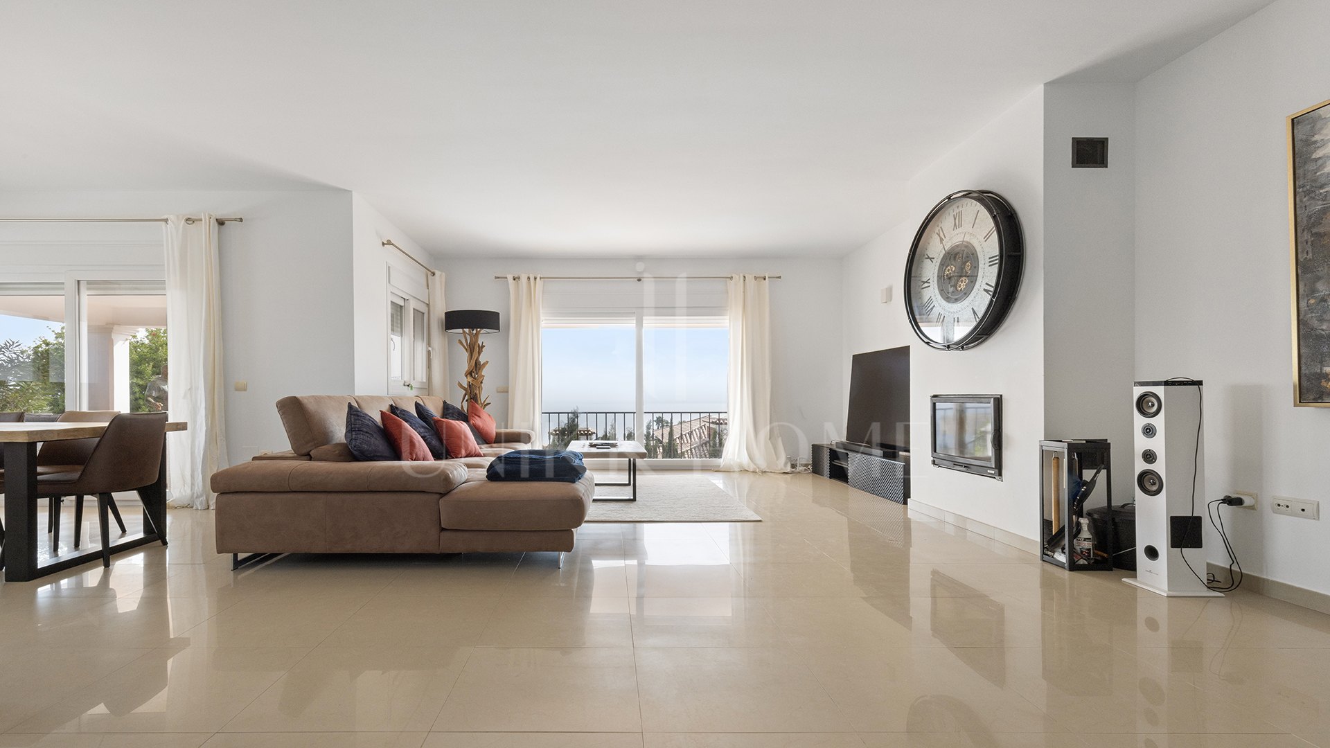 Elegante Villa de 4 Dormitorios con Vistas Panorámicas al Mar en La Paloma, Manilva