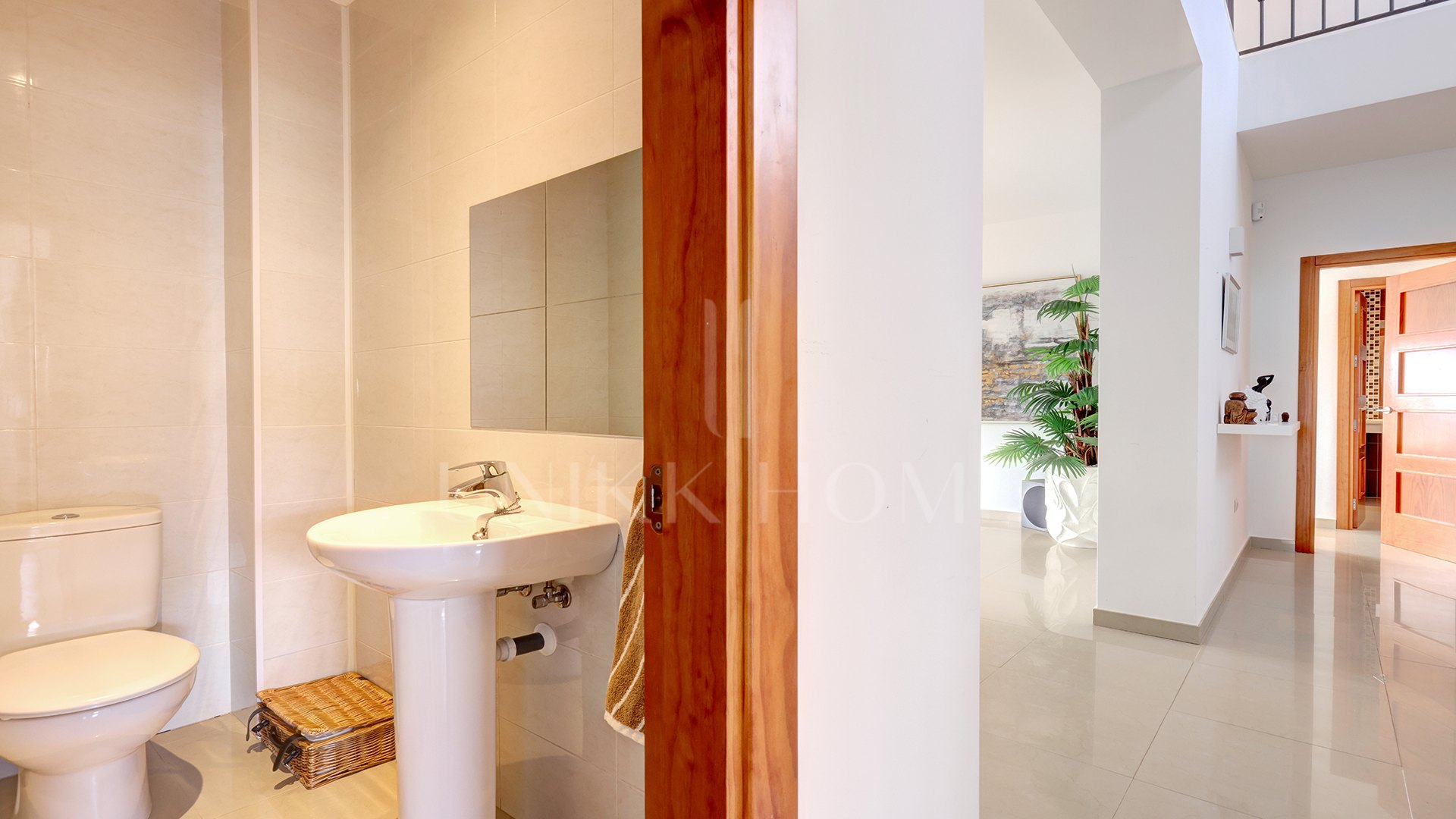 Elegante Villa de 4 Dormitorios con Vistas Panorámicas al Mar en La Paloma, Manilva