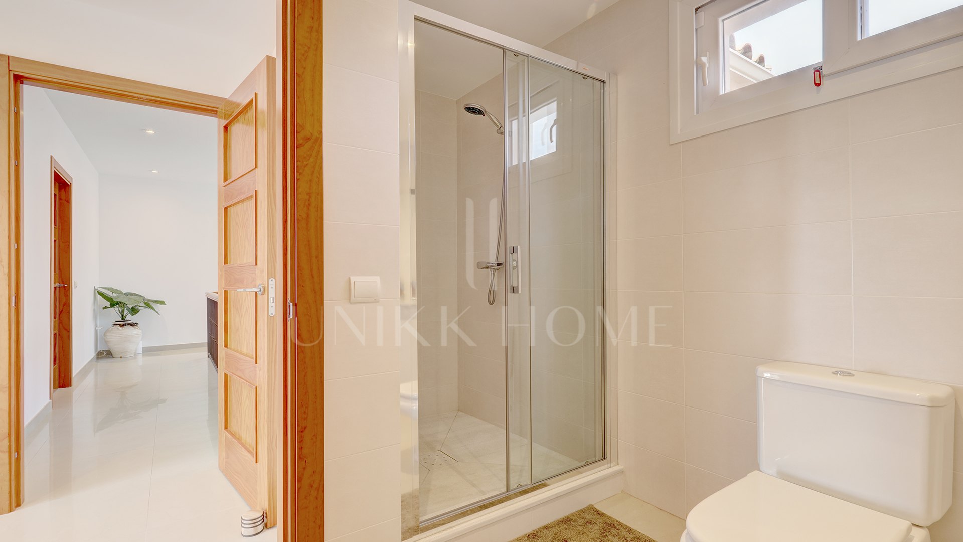 Elegante Villa de 4 Dormitorios con Vistas Panorámicas al Mar en La Paloma, Manilva