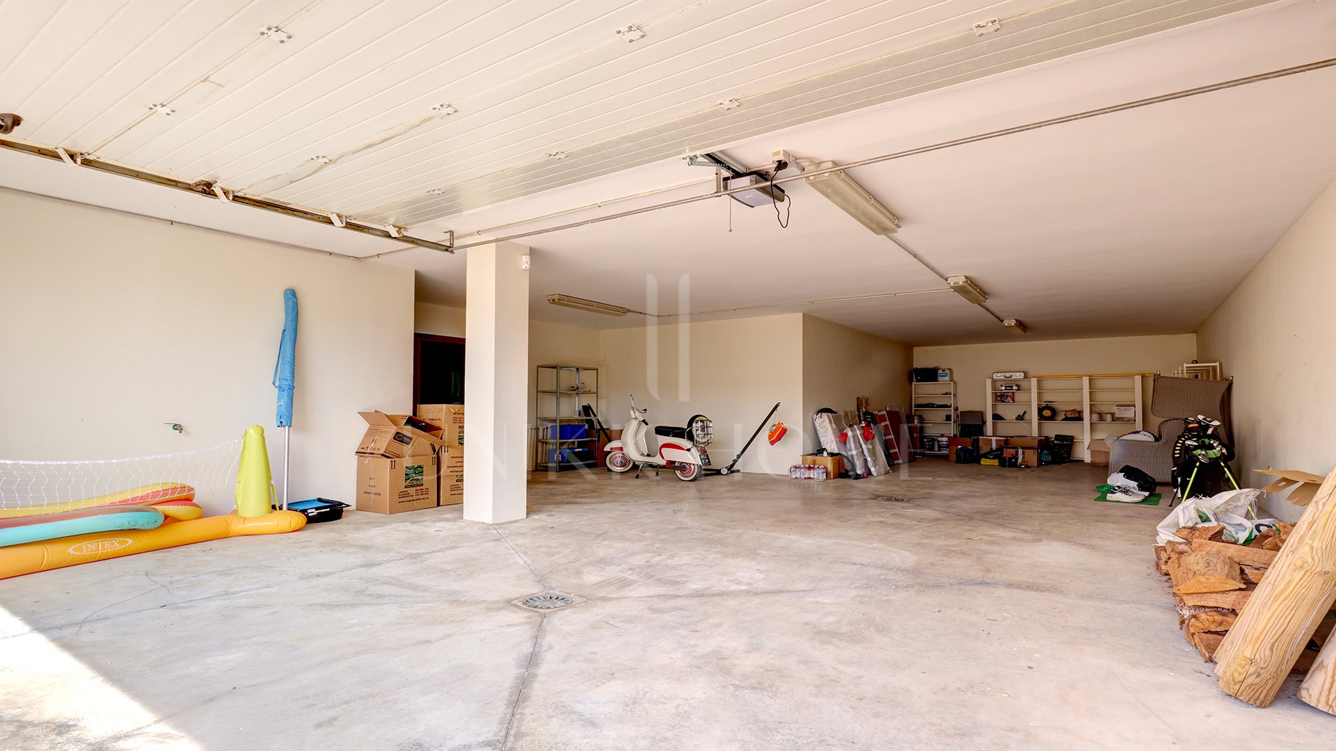 Elegante Villa de 4 Dormitorios con Vistas Panorámicas al Mar en La Paloma, Manilva