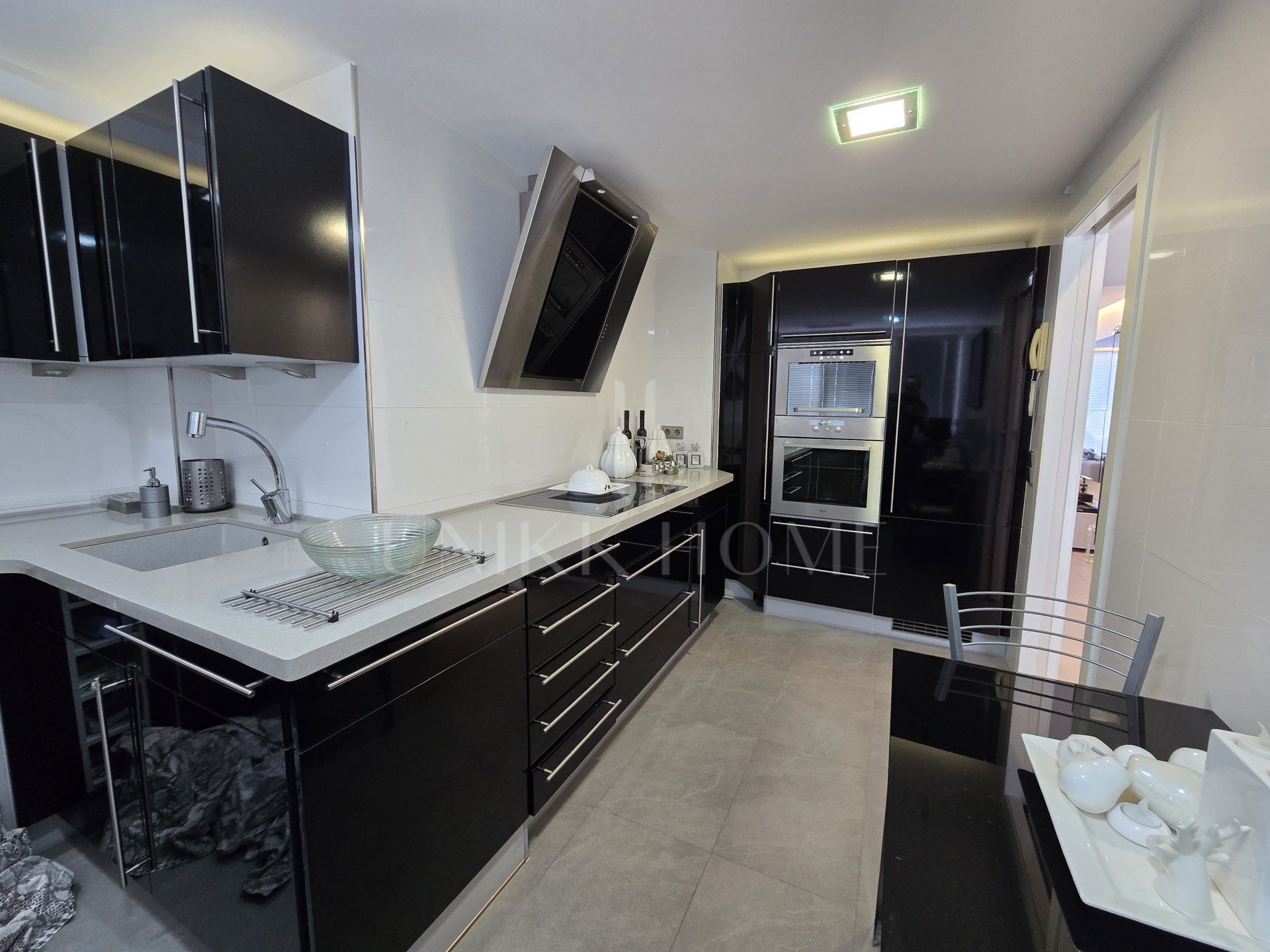 Exclusive beachfront apartment