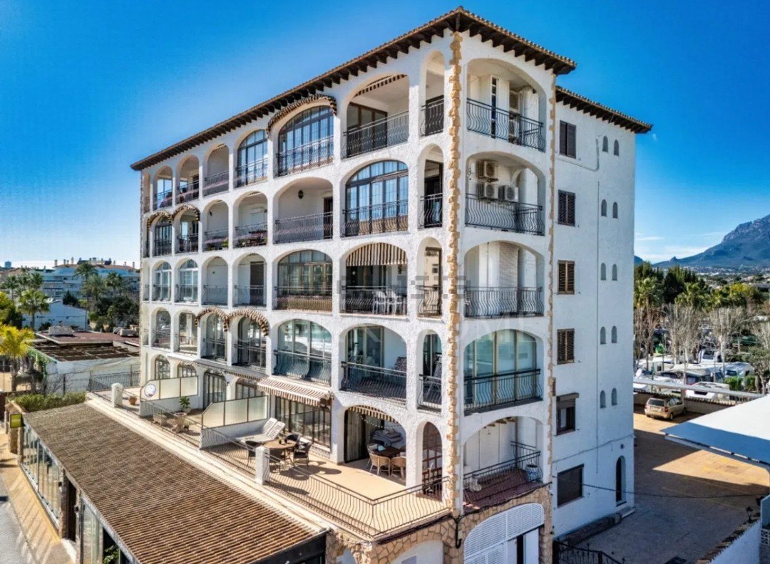 Exclusive beachfront apartment