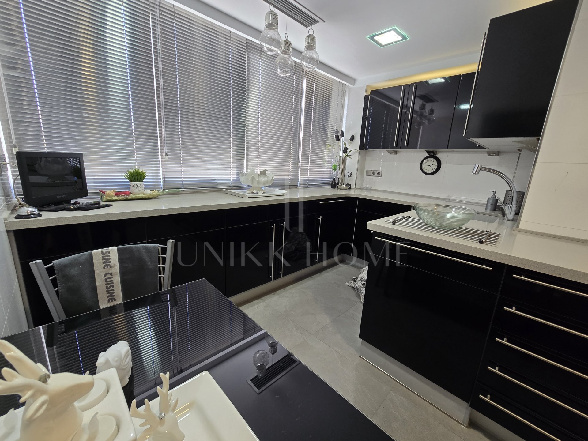 Exclusive beachfront apartment