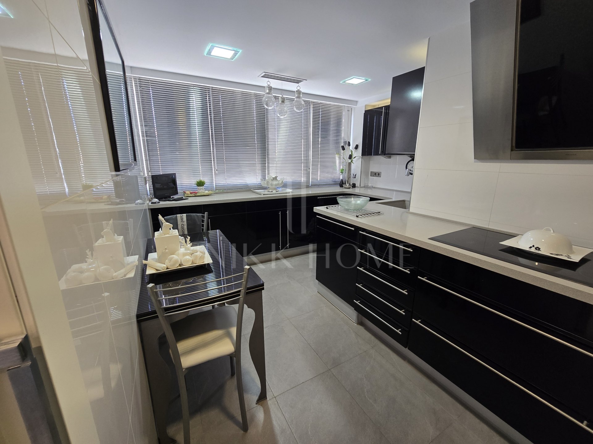 Exclusive beachfront apartment