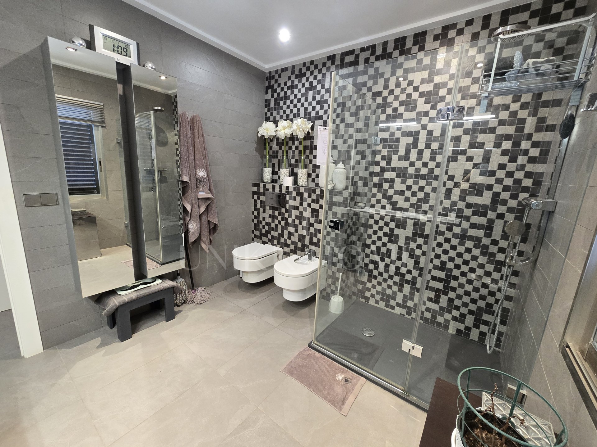 Exclusive beachfront apartment