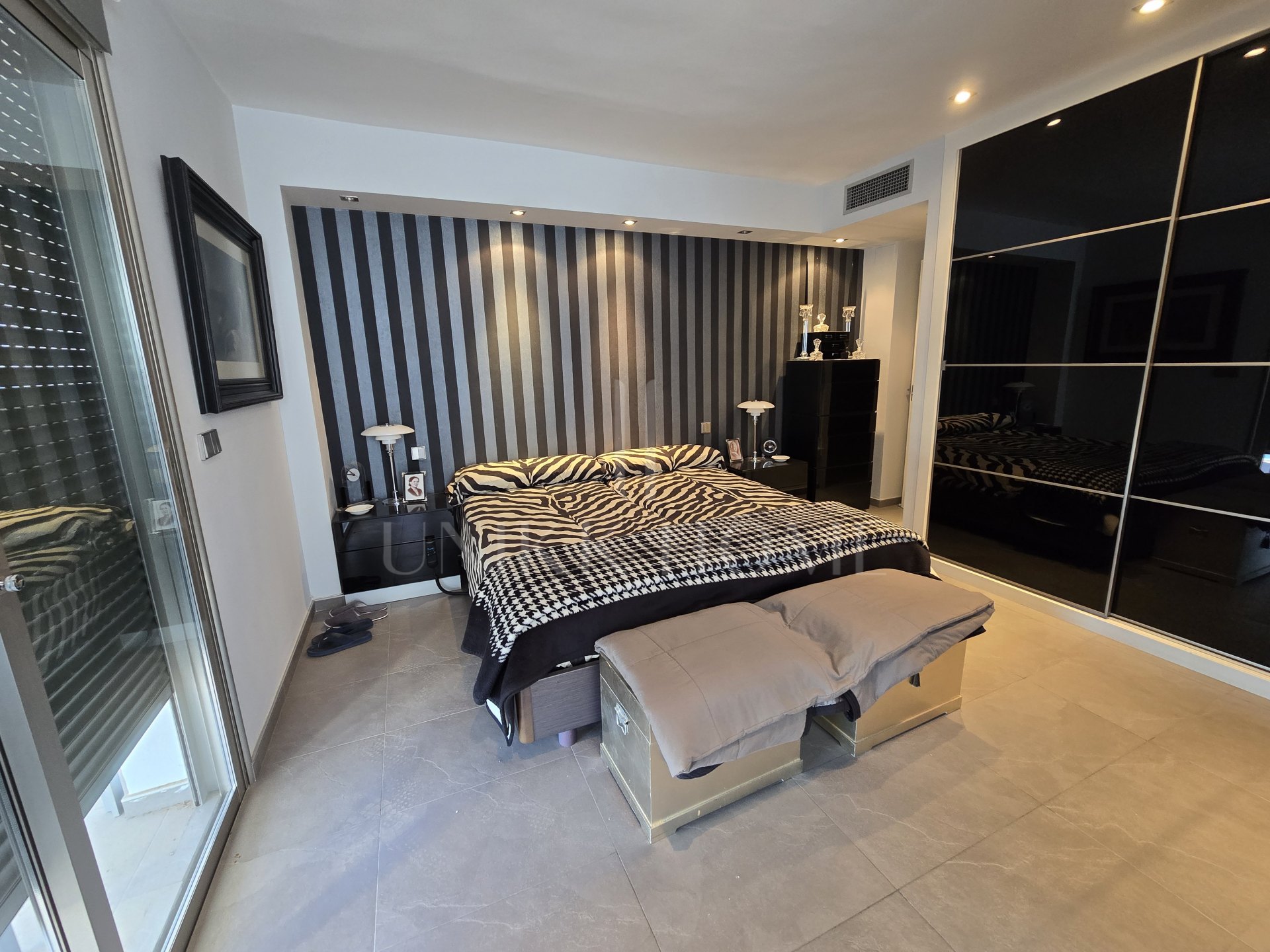 Exclusive beachfront apartment