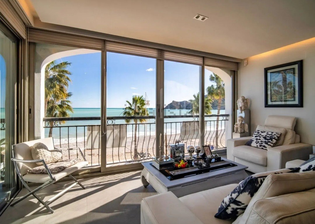 Exclusive beachfront apartment