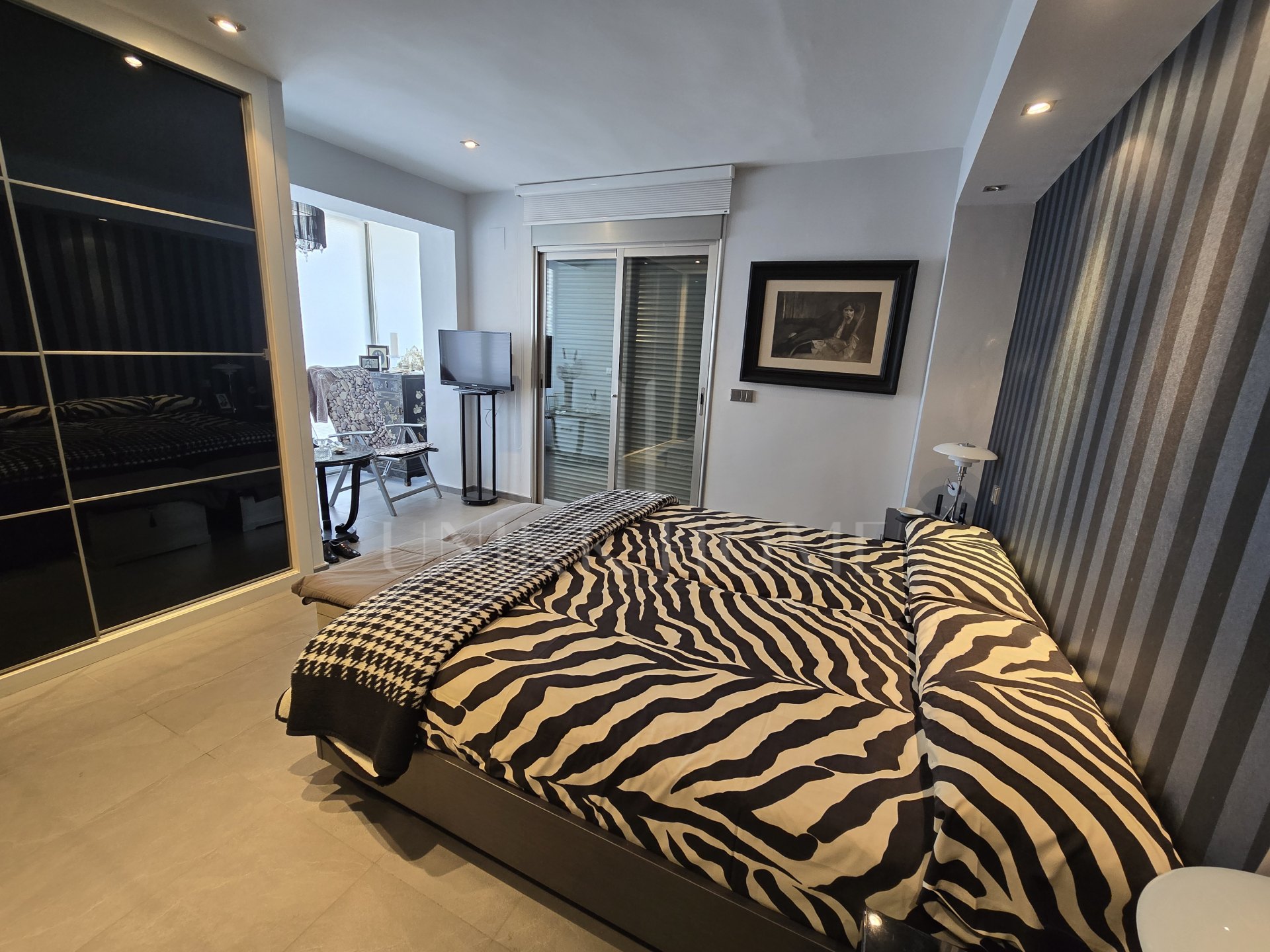 Exclusive beachfront apartment