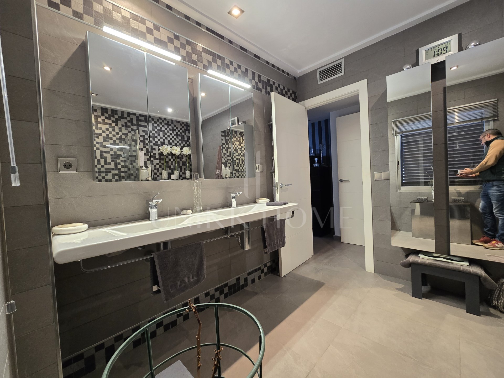 Exclusive beachfront apartment