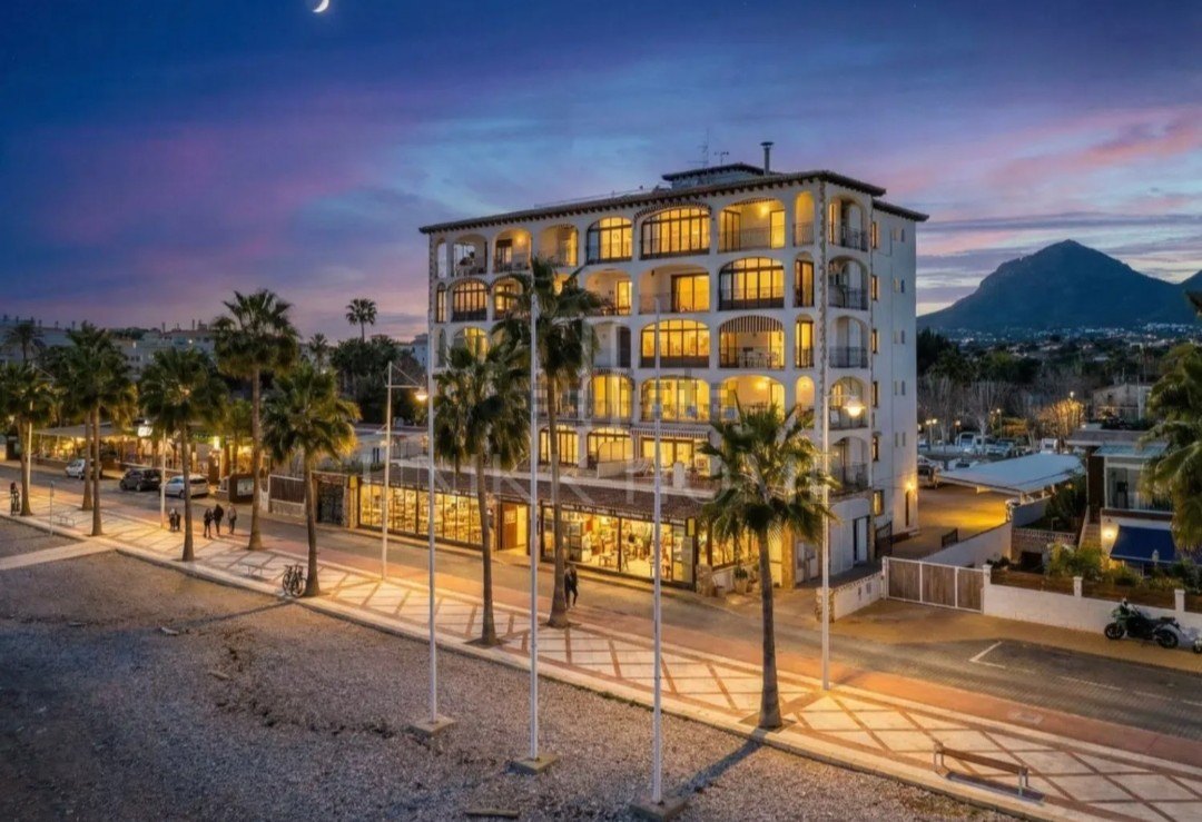 Exclusive beachfront apartment