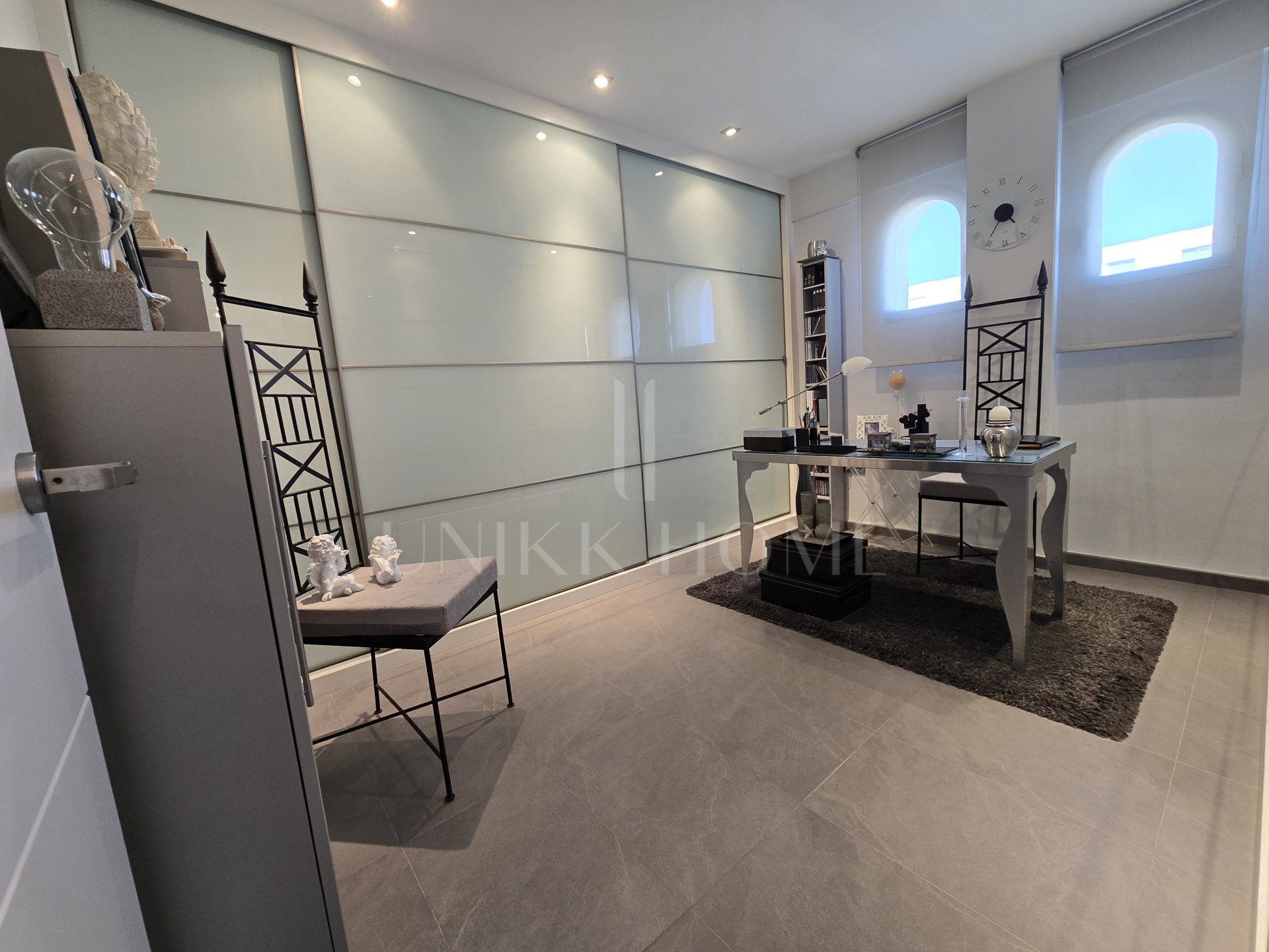 Exclusive beachfront apartment