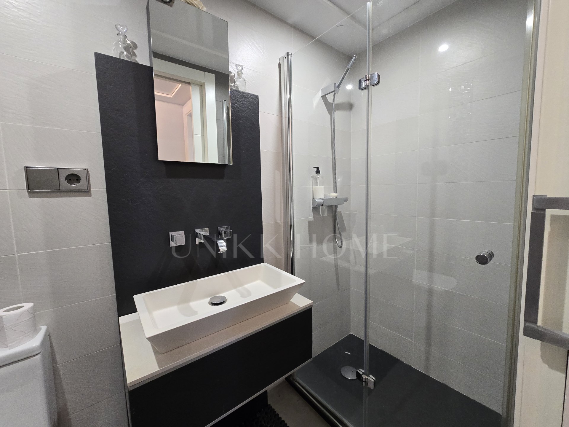 Exclusive beachfront apartment