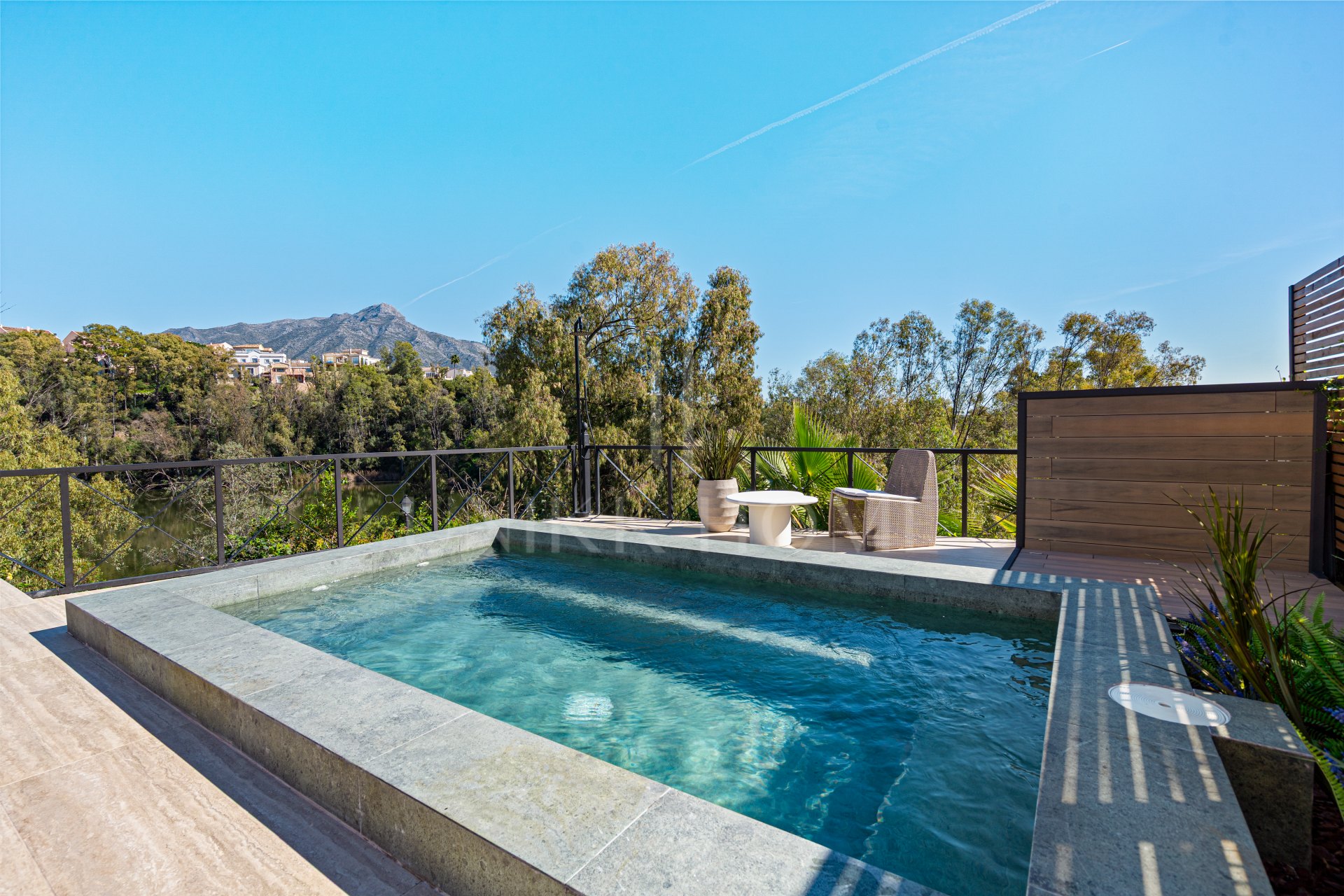 Apartment Vista Lago — Marbella Living with Panoramic Views