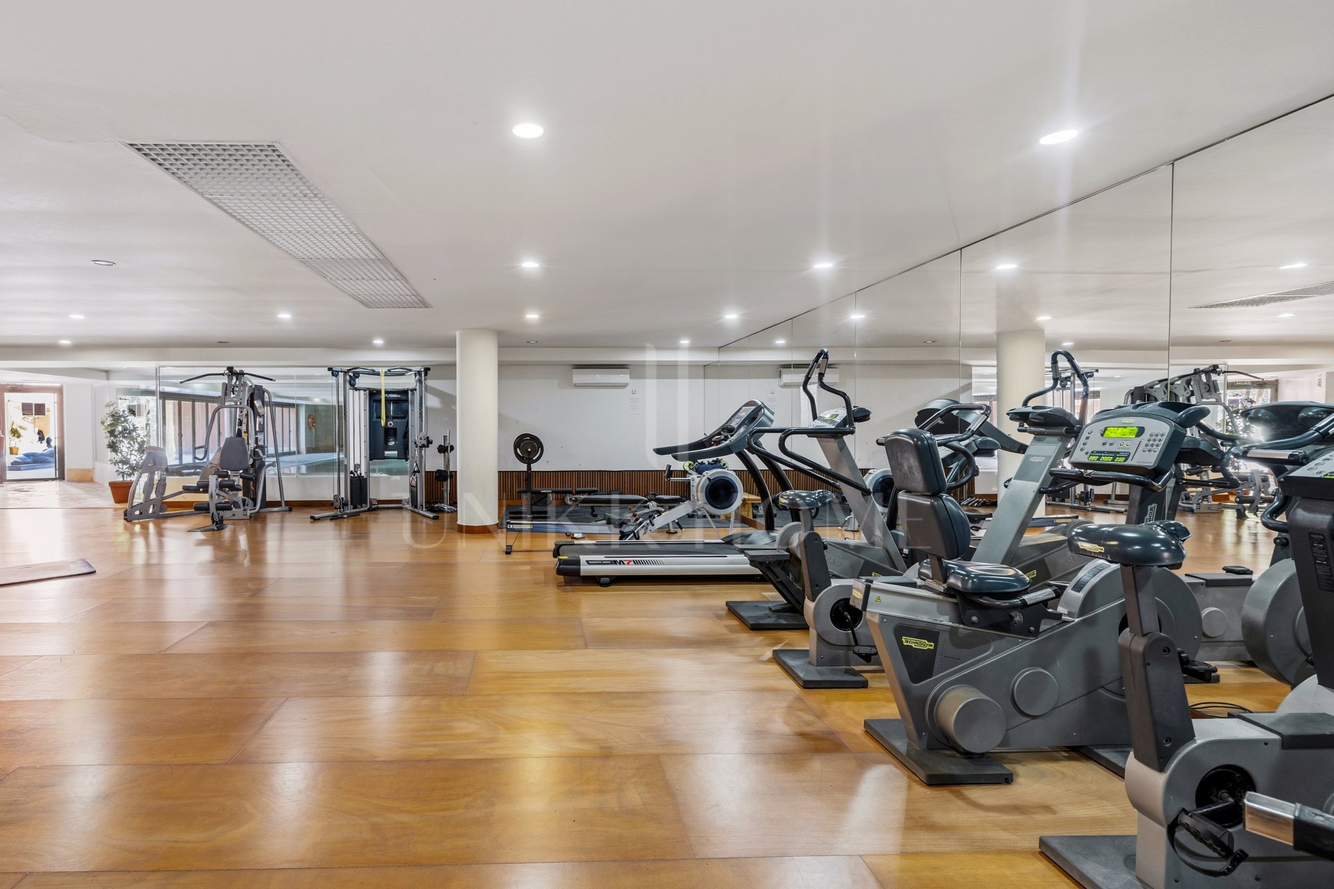 Sea View Luxury Penthouse - Newly Renovated on the Beach Side New Golden Mile