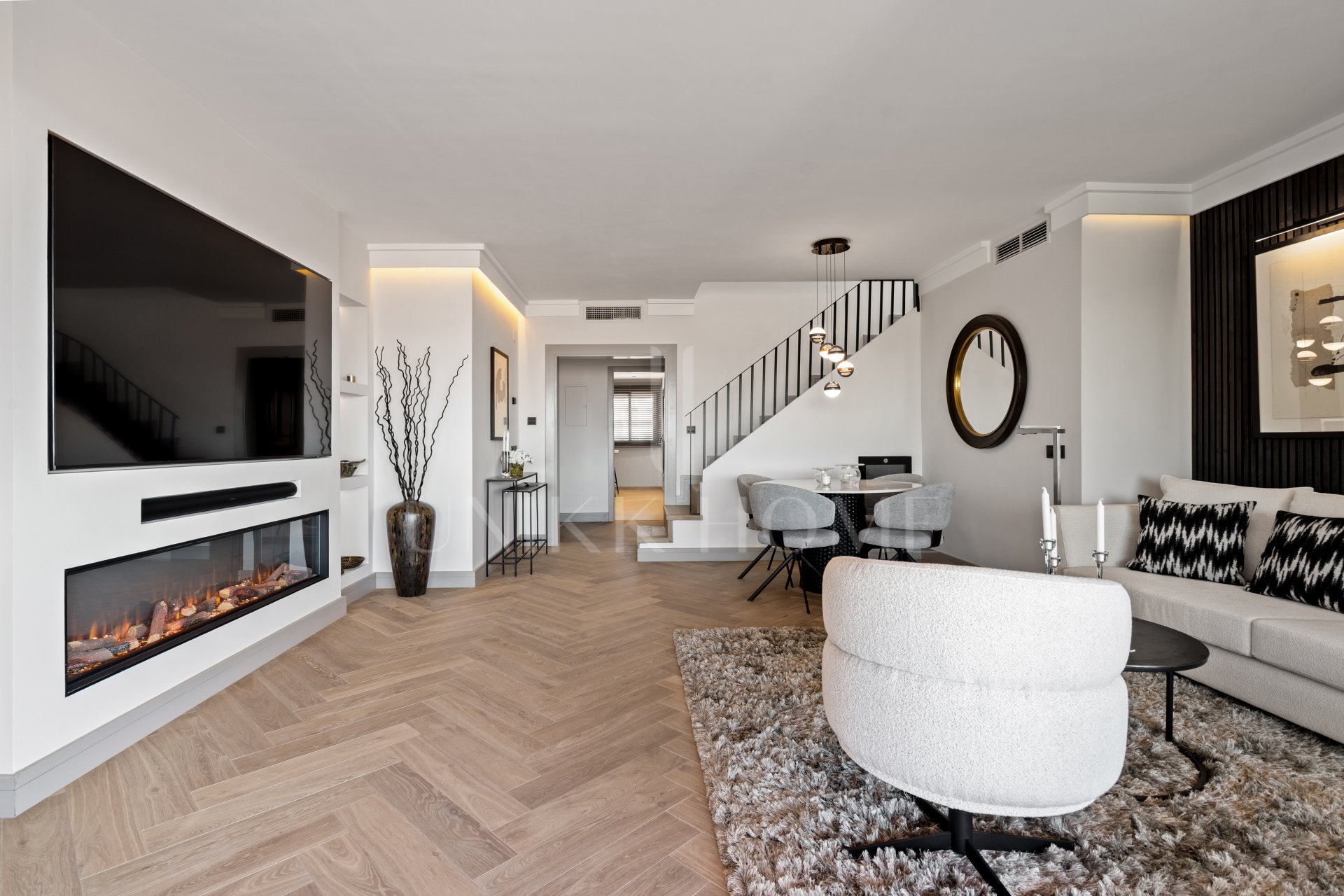 Sea View Luxury Penthouse - Newly Renovated on the Beach Side New Golden Mile