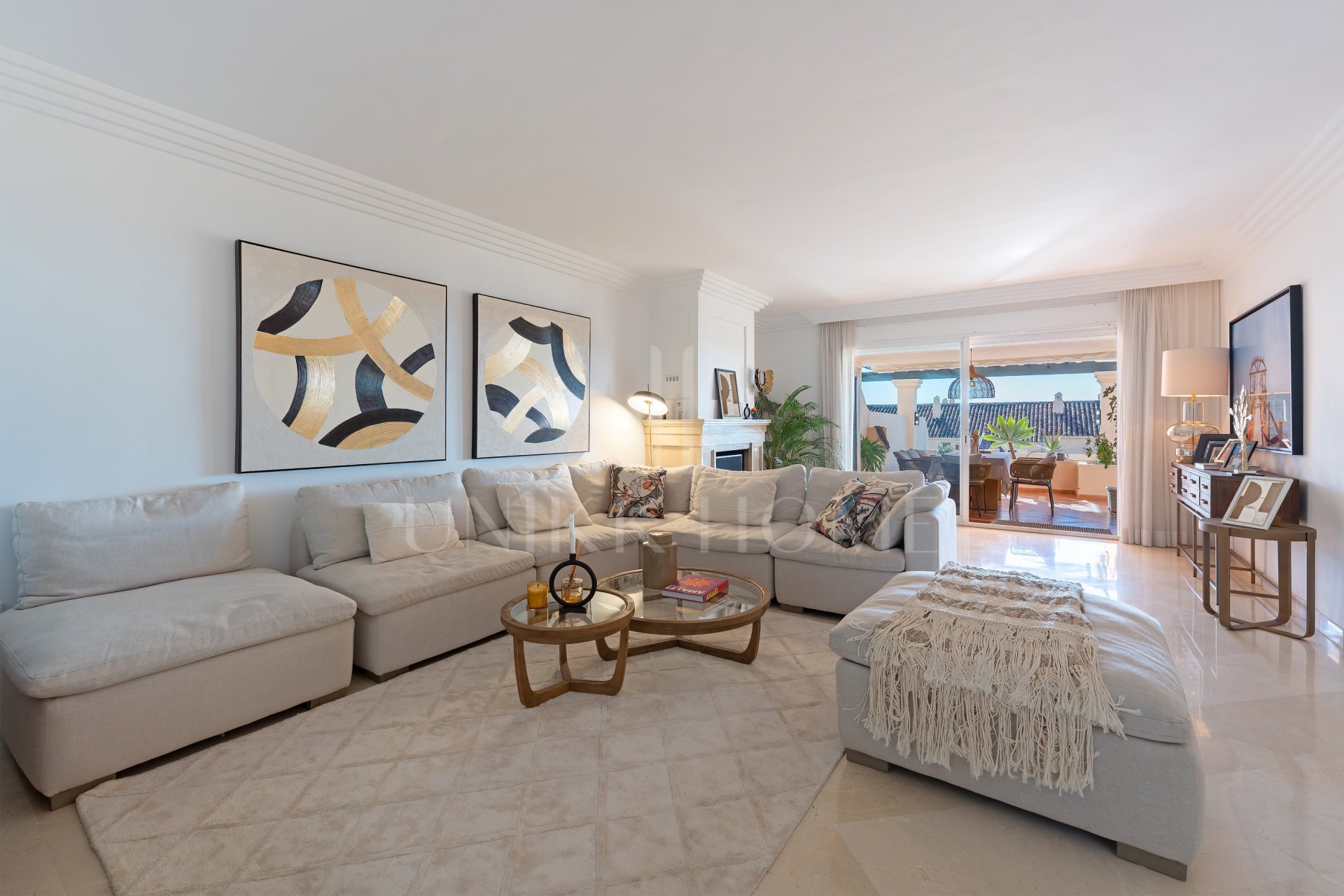 Apartamento de lujo en venta en Albatross Hill, Nueva Andalucía.