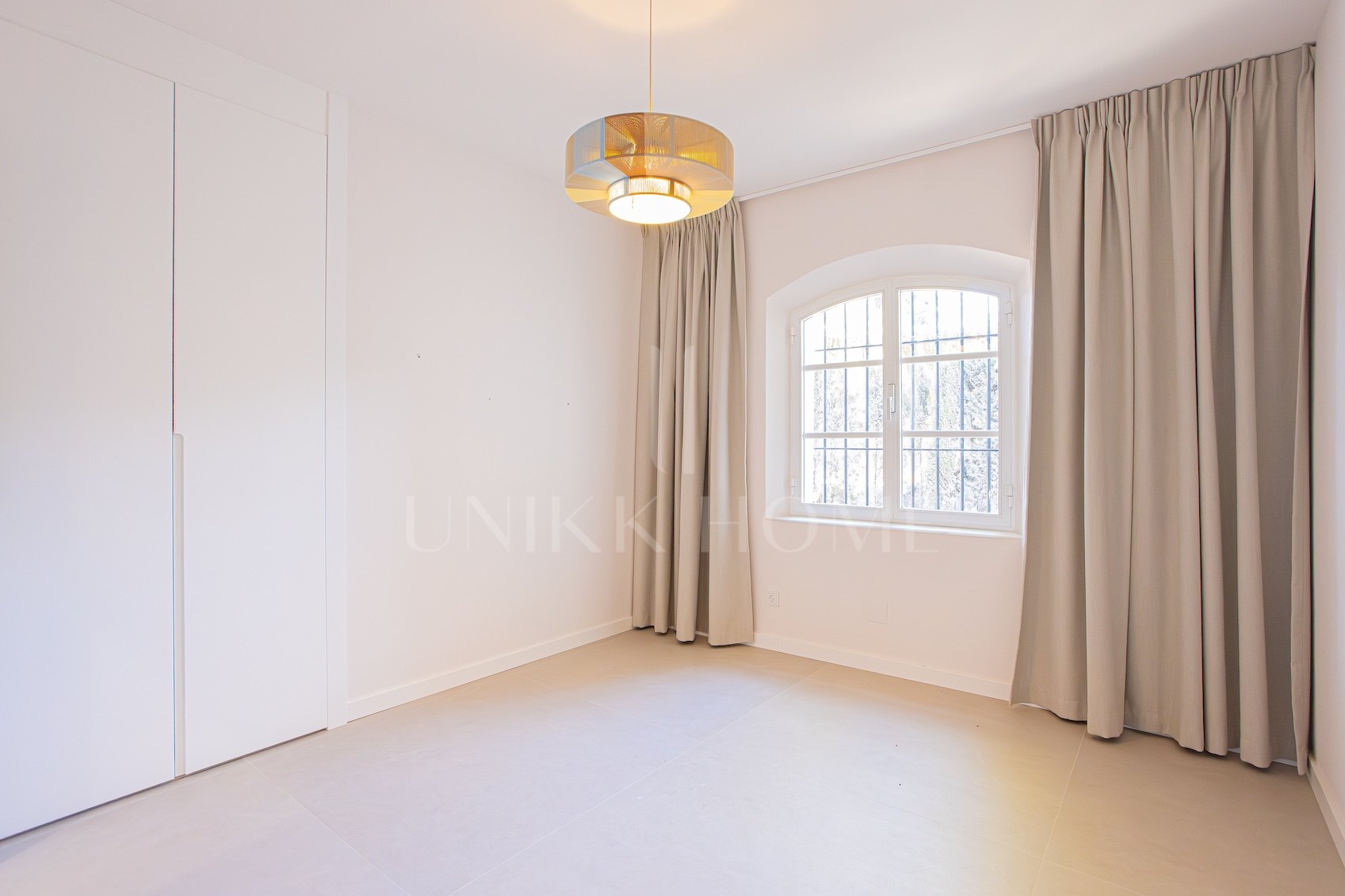 Impresionante villa de 4 dormitorios recién reformada en El Paraíso