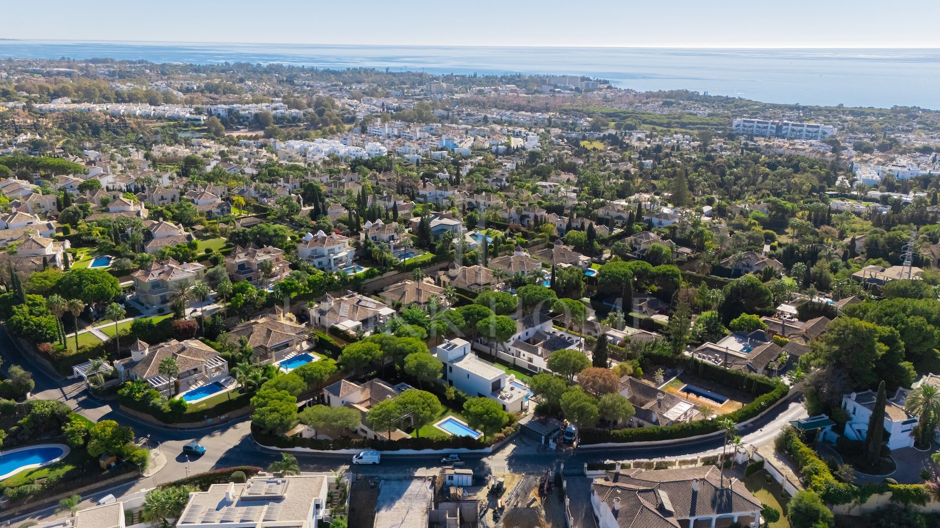 Impresionante villa de 4 dormitorios recién reformada en El Paraíso