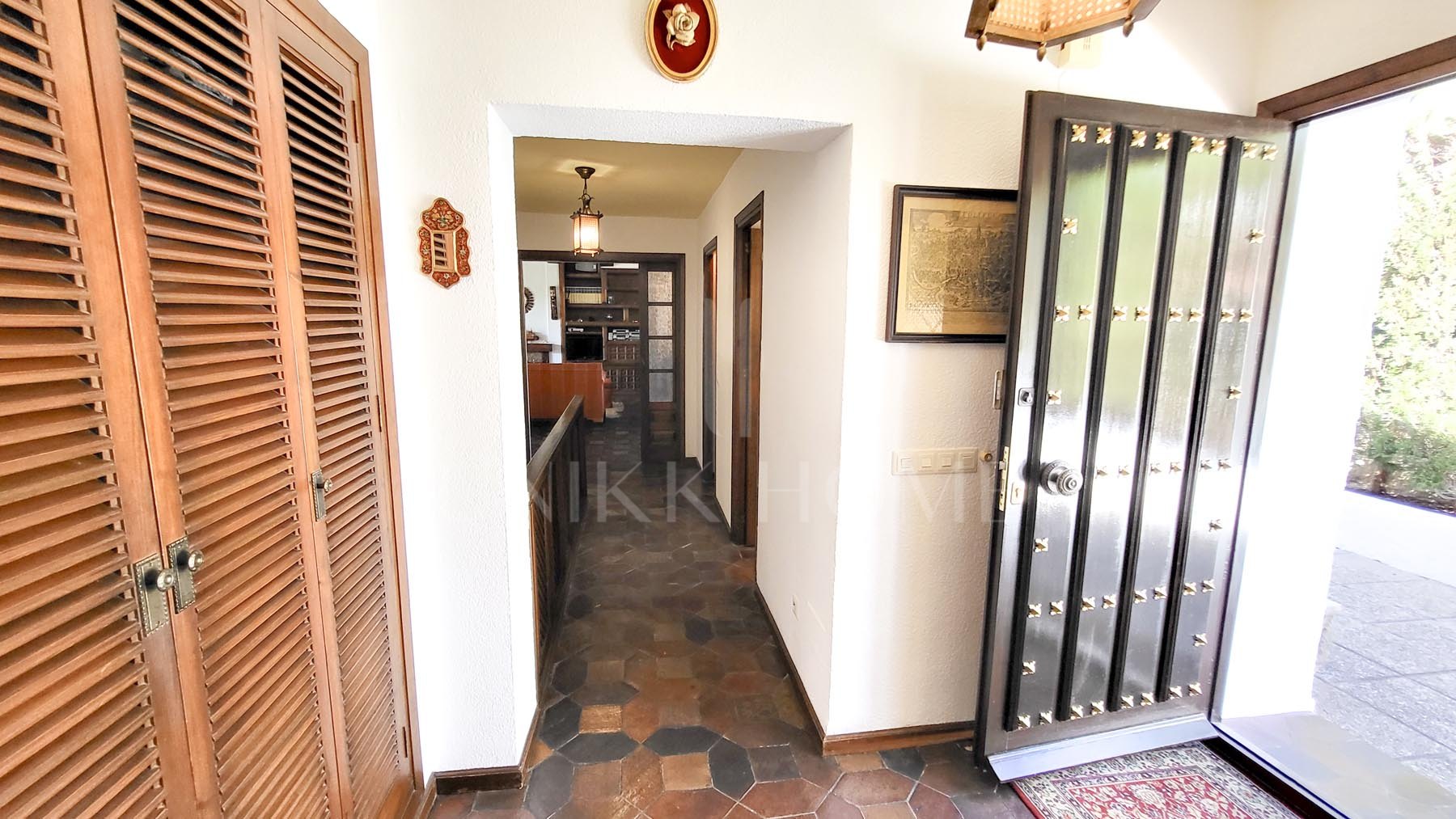 Una oportunidad única para adquirir una villa de 3 dormitorios en el corazón de Fuengirola, a pocos pasos de la playa y de todos los servicios, pero ubicada en una calle tranquila. Esta luminosa y espaciosa casa, llena de luz natural...