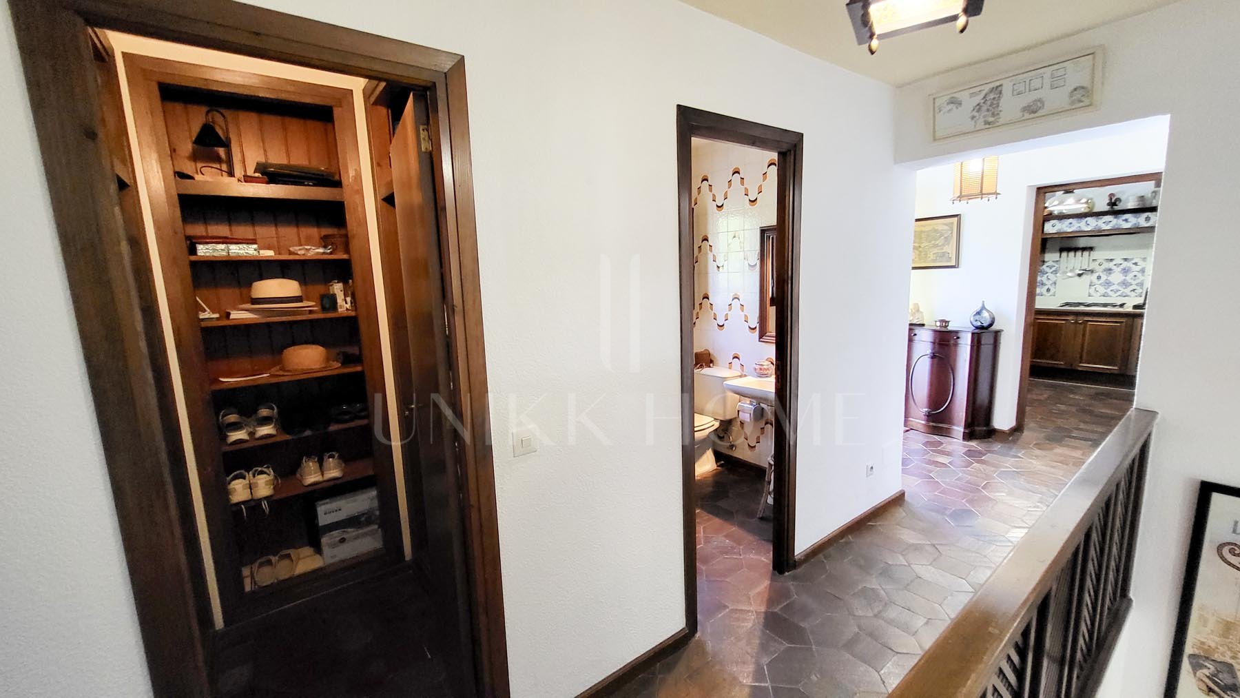 Una oportunidad única para adquirir una villa de 3 dormitorios en el corazón de Fuengirola, a pocos pasos de la playa y de todos los servicios, pero ubicada en una calle tranquila. Esta luminosa y espaciosa casa, llena de luz natural...