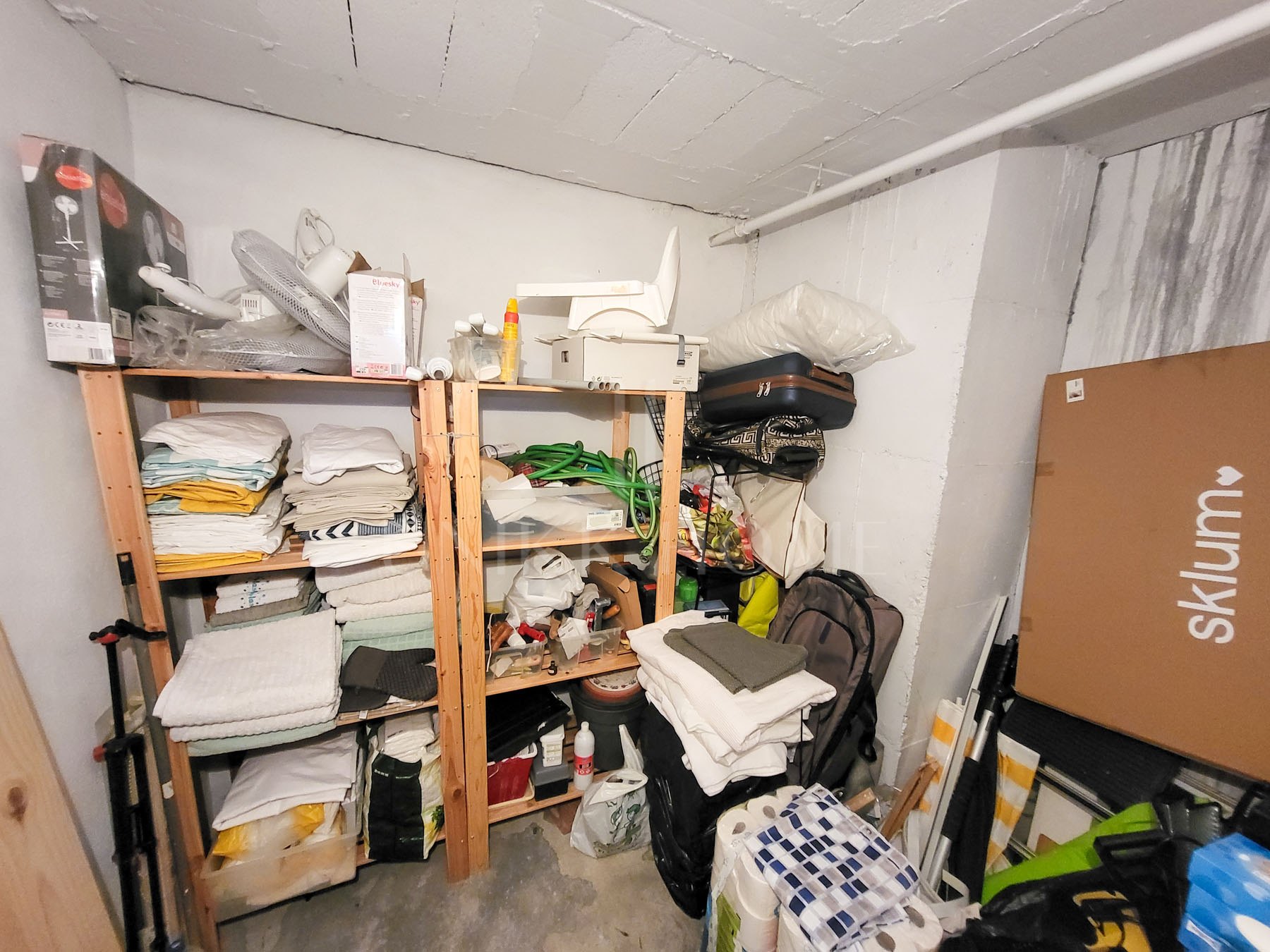 BRIGHT 2-BEDROOM PENTHOUSE WITH 55M² ROOFTOP TERRACE & TOURIST LICENCE.