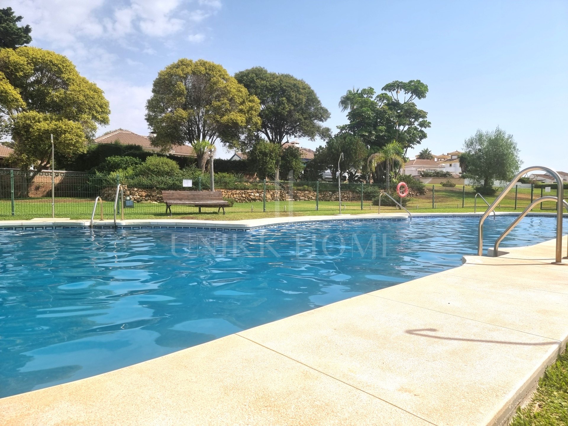 Encantadora Villa Independiente en Lower Calahonda – A Poca Distancia de la Playa