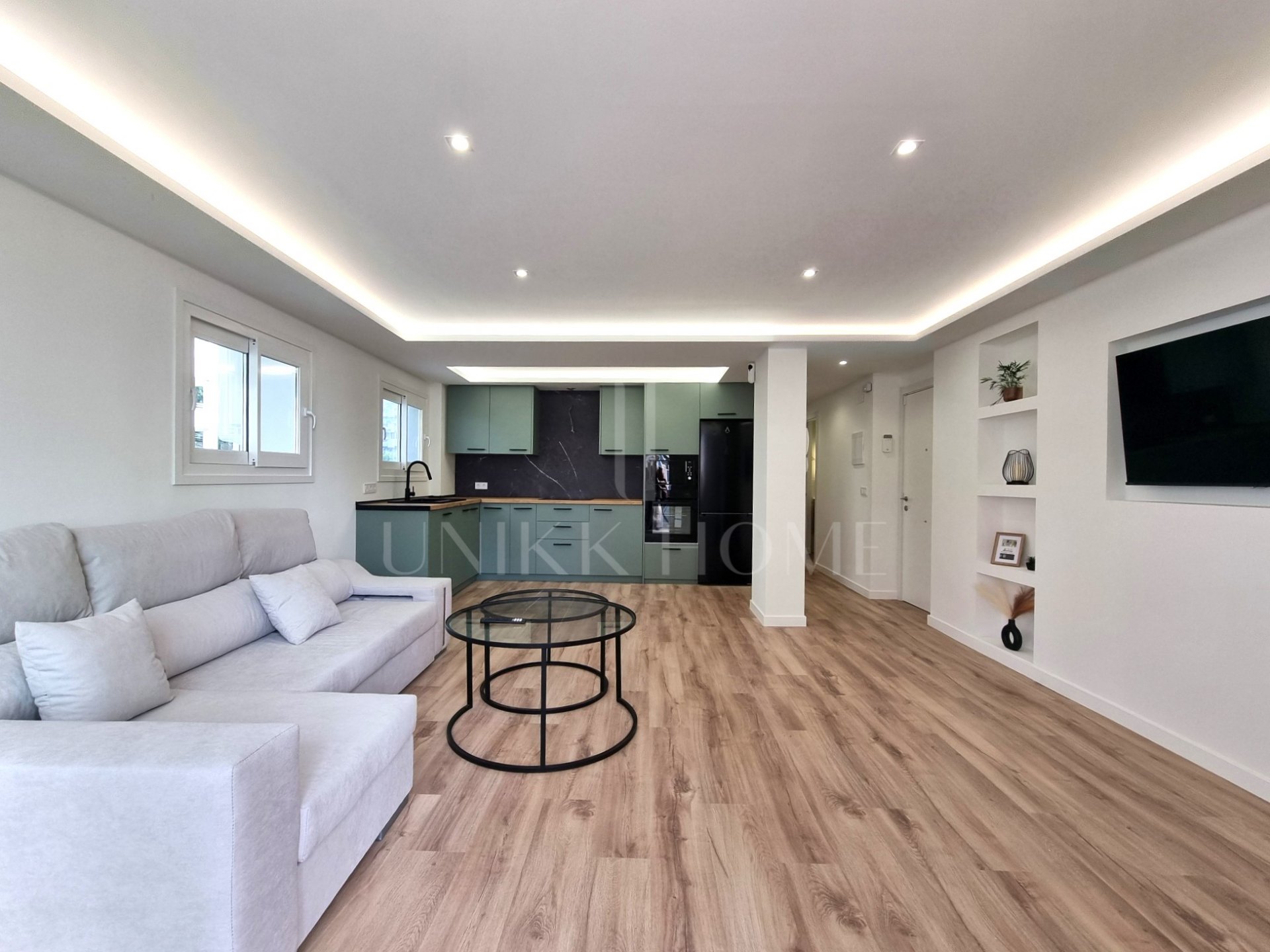 Stunning Fully Renovated 3 Bed Apartment With Sea View Just 50m from the Beach – Torreblanca, Fuengirola