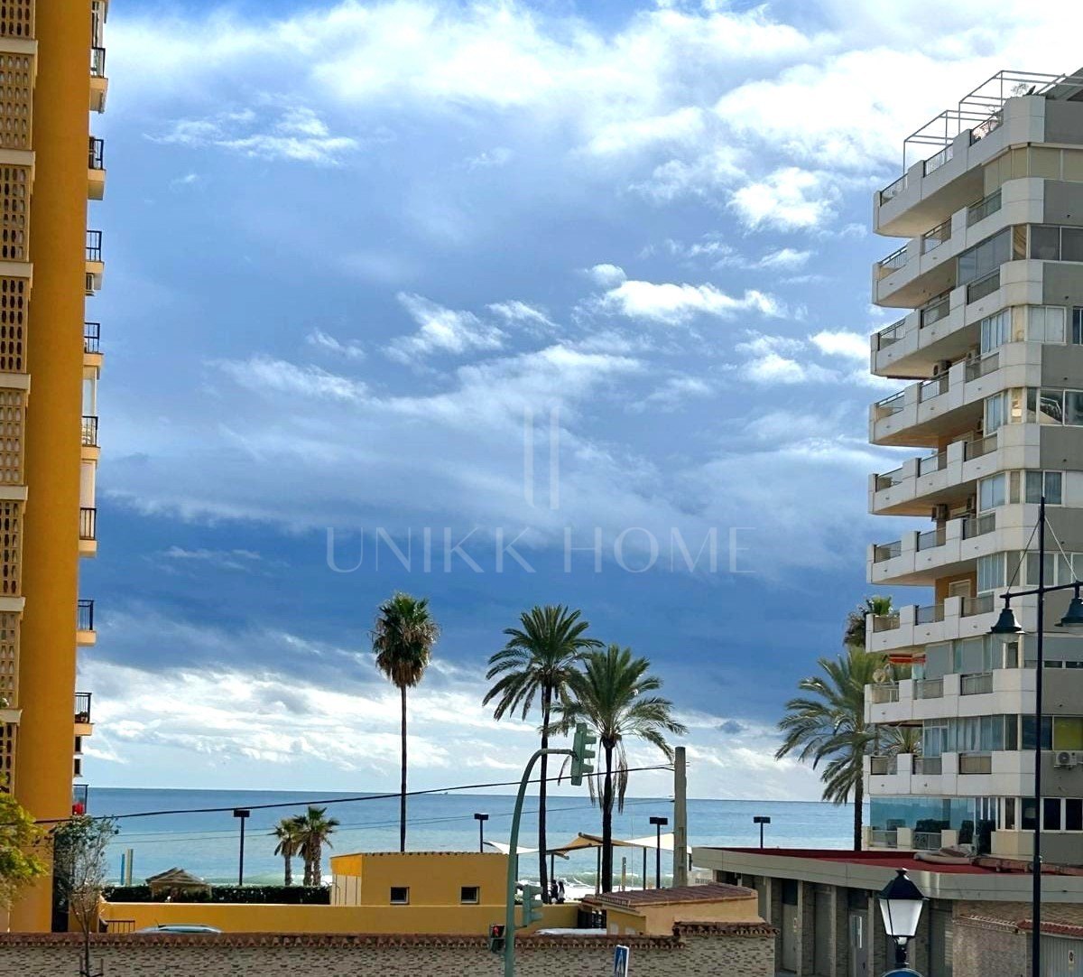 Stunning Fully Renovated 3 Bed Apartment With Sea View Just 50m from the Beach – Torreblanca, Fuengirola