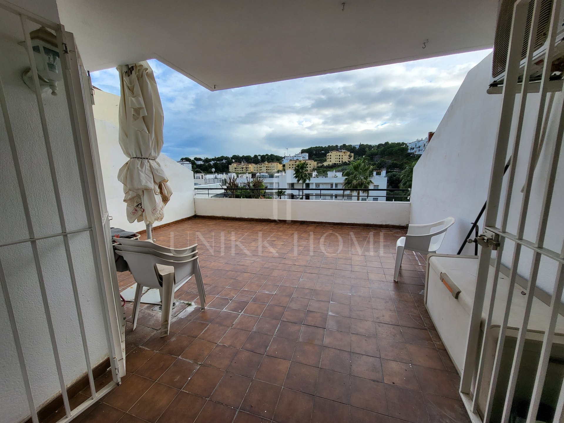 OPPORTUNITY - 2 BEDROOM APARTMENT WITH LARGE TERRACE