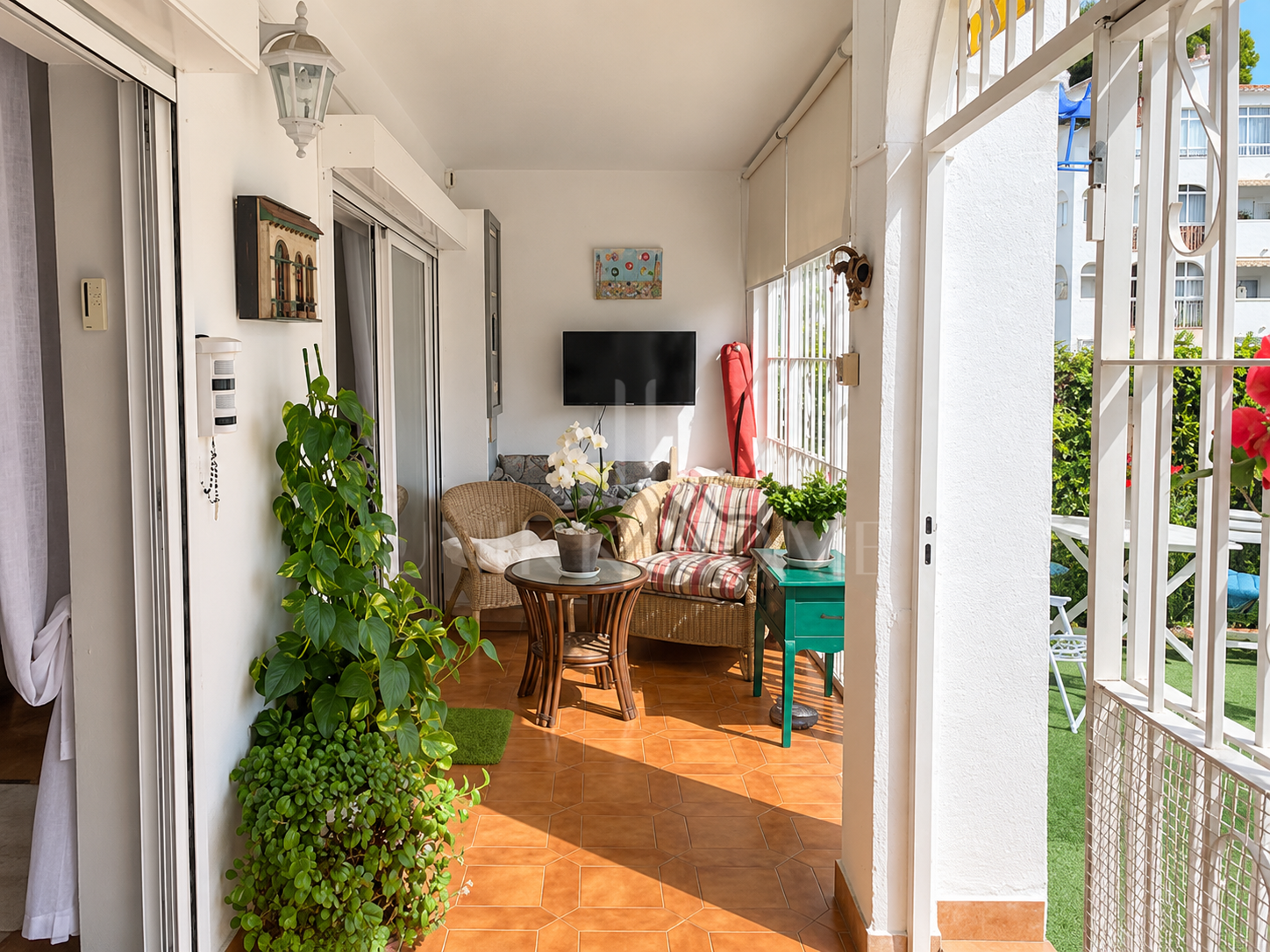 Garden Apartment, steps from the beach in Calypso, Calahonda