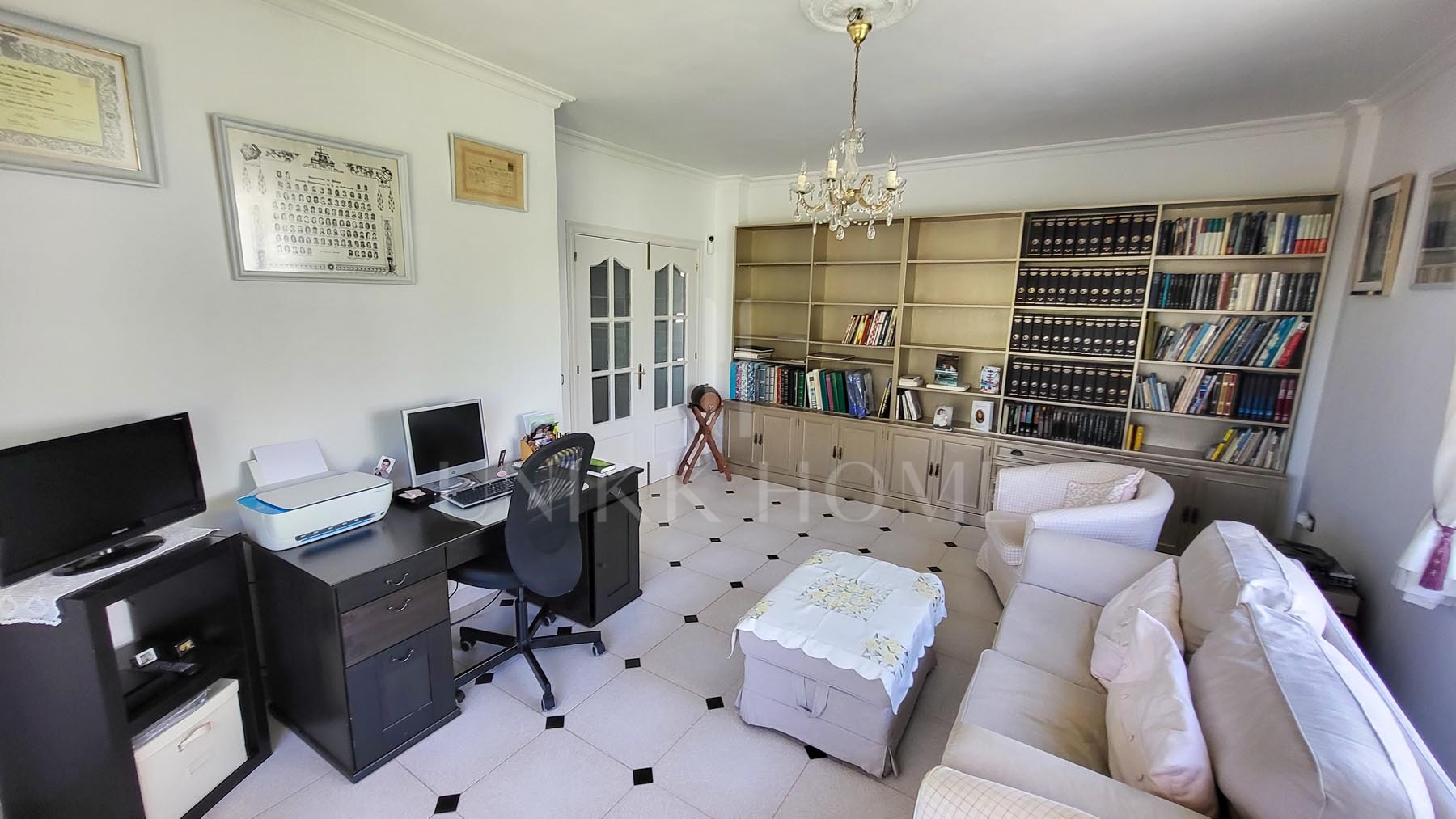 Elegante villa en Elviria con impresionantes vistas panorámicas