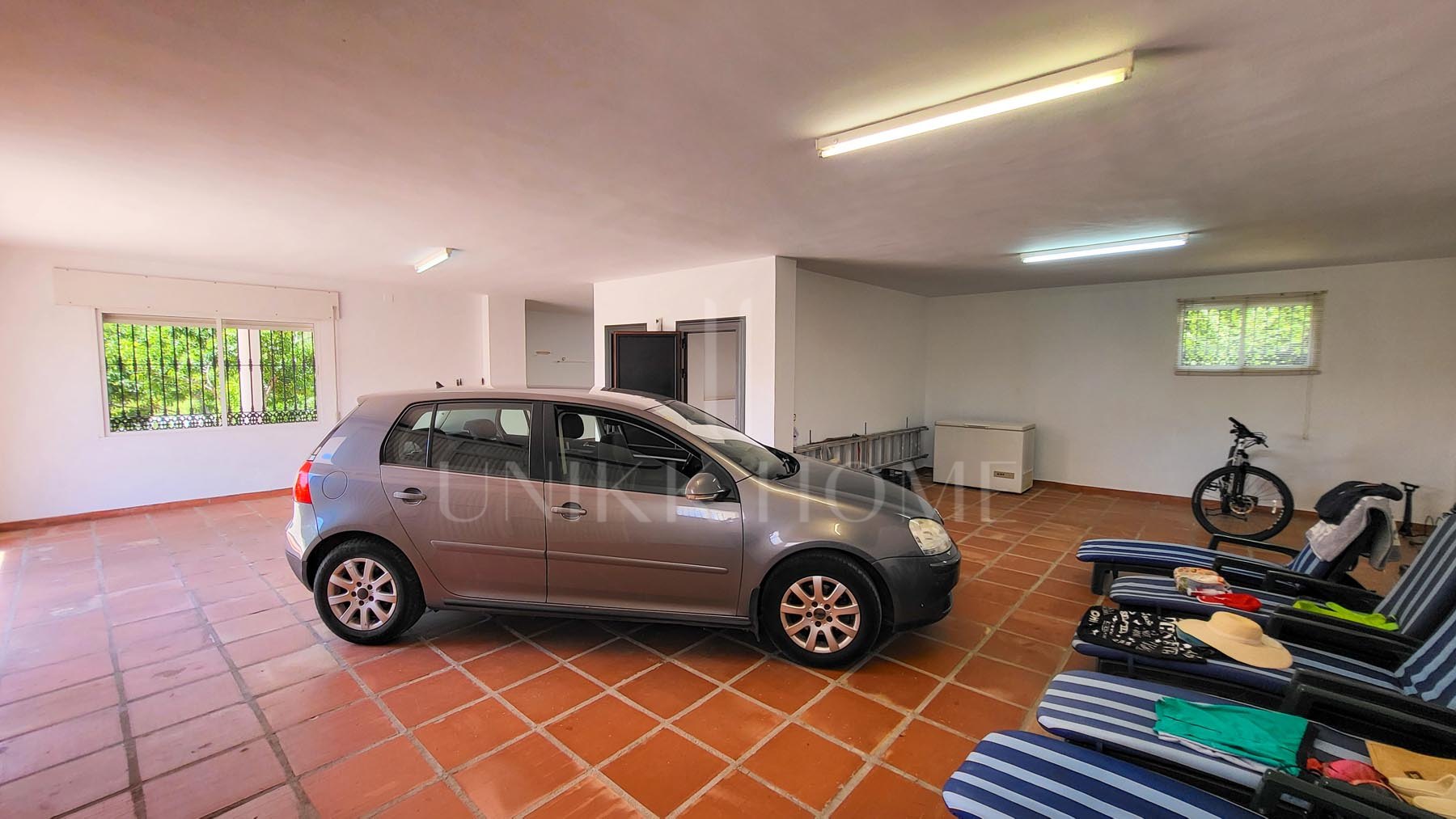 Elegante villa en Elviria con impresionantes vistas panorámicas