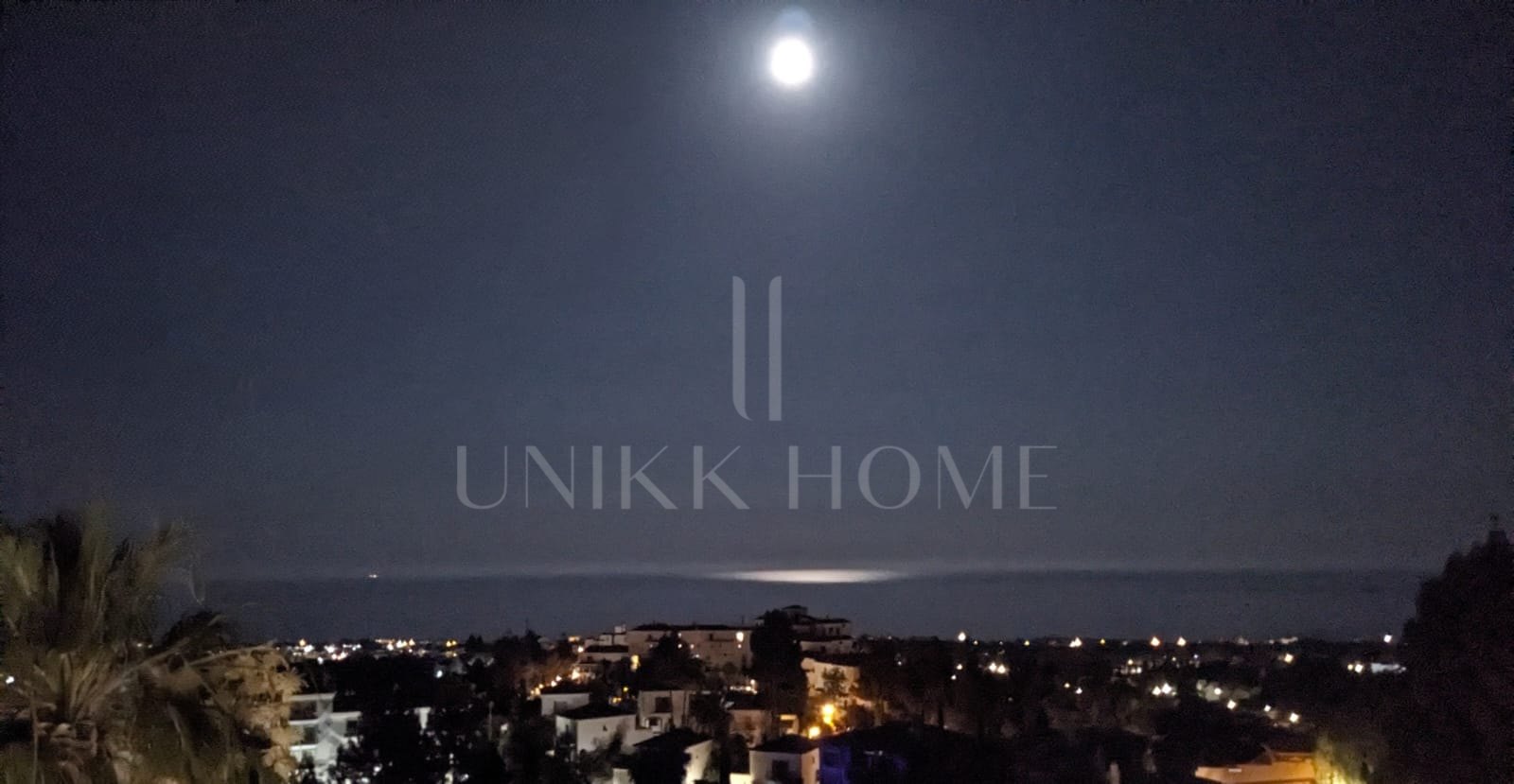 A duplex penthouse with the most stunning panoramic sea views in Calahonda.