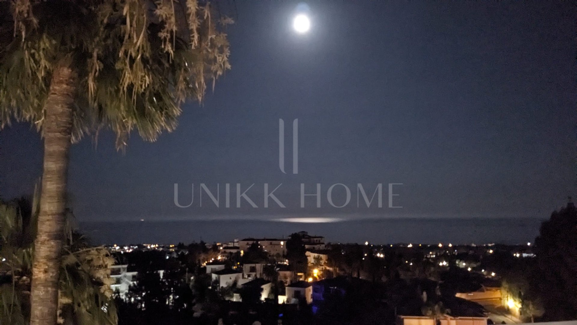 A duplex penthouse with the most stunning panoramic sea views in Calahonda.