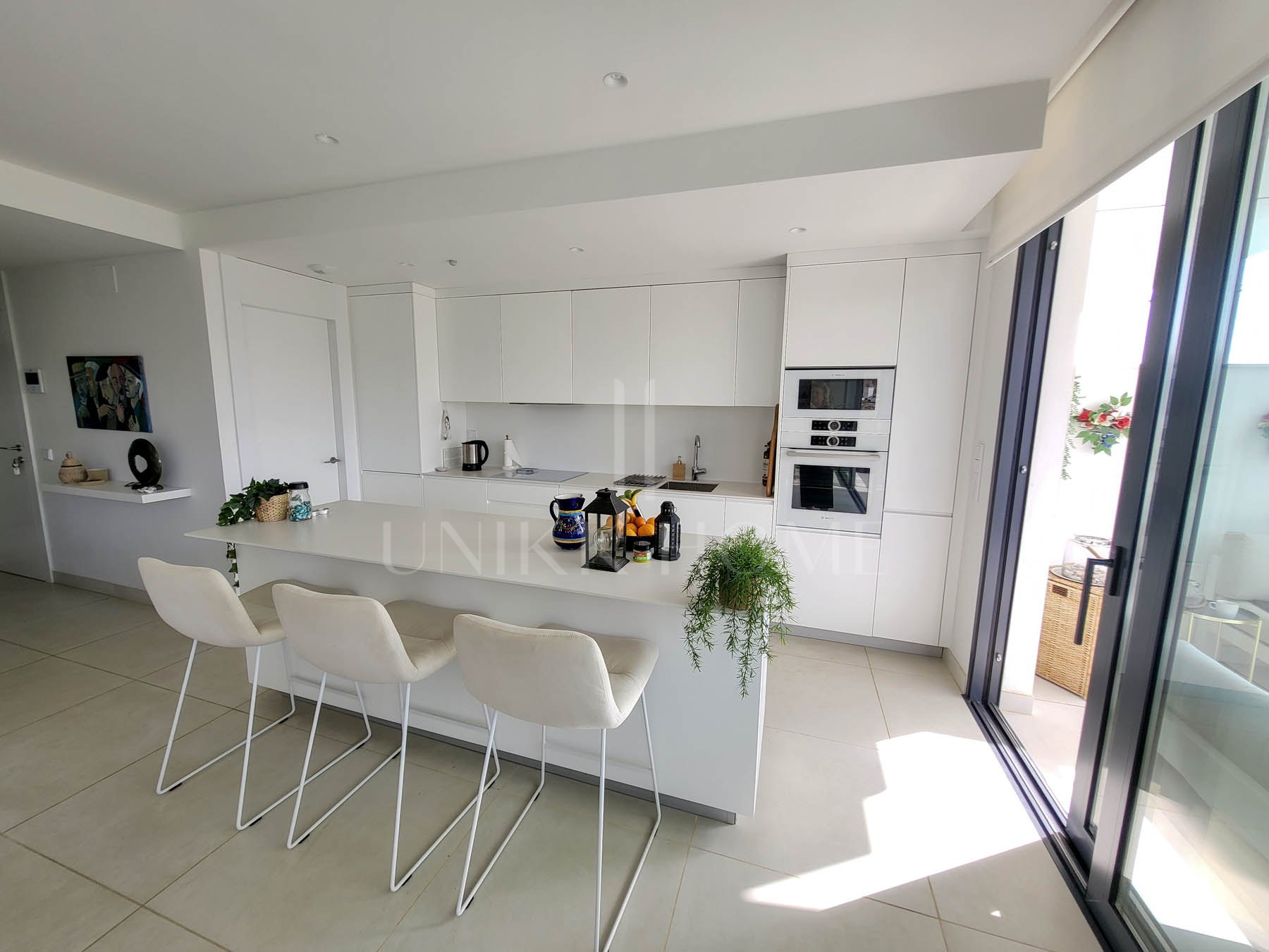 Experience the “wow” factor upon entry! This 3-bedroom, south-facing corner apartment offers an luxury open-plan living space that flows onto a very large terrace with stunning sea and mountain views. High-end kitchen appliances make...