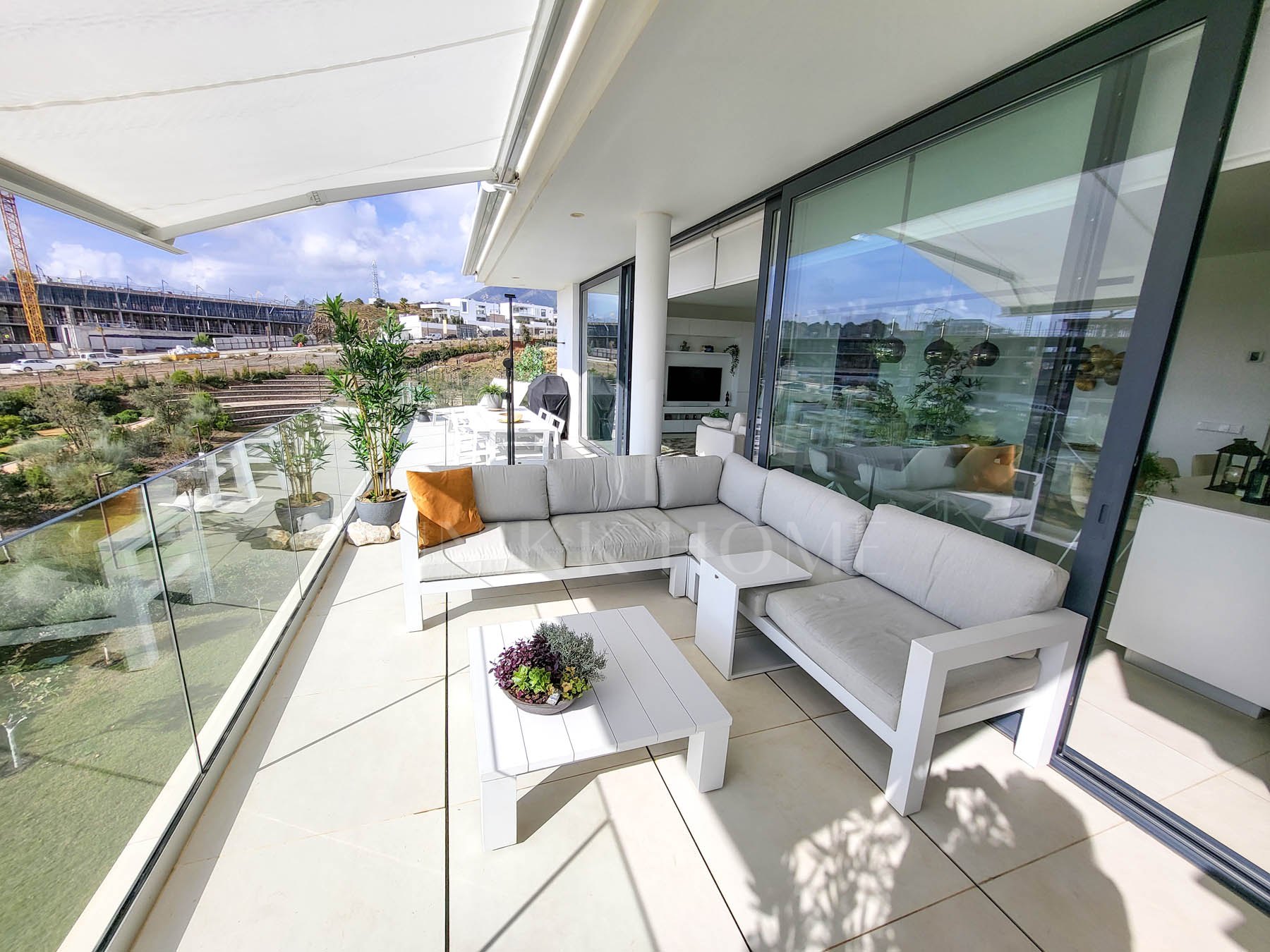 Experience the “wow” factor upon entry! This 3-bedroom, south-facing corner apartment offers an luxury open-plan living space that flows onto a very large terrace with stunning sea and mountain views. High-end kitchen appliances make...