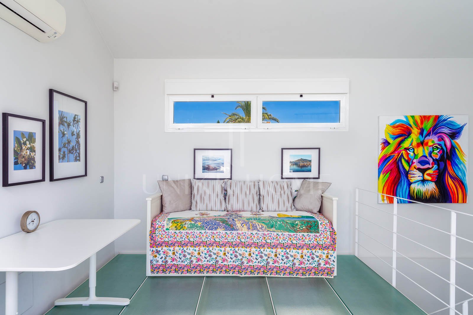 Forget just an investment – seize a lifestyle! This isn't just a villa; it's your exclusive key to direct beach access and the sun-drenched glamour of Marbesa, one of the Costa del Sol's most sought-after coastal gems. Imagine waking up...