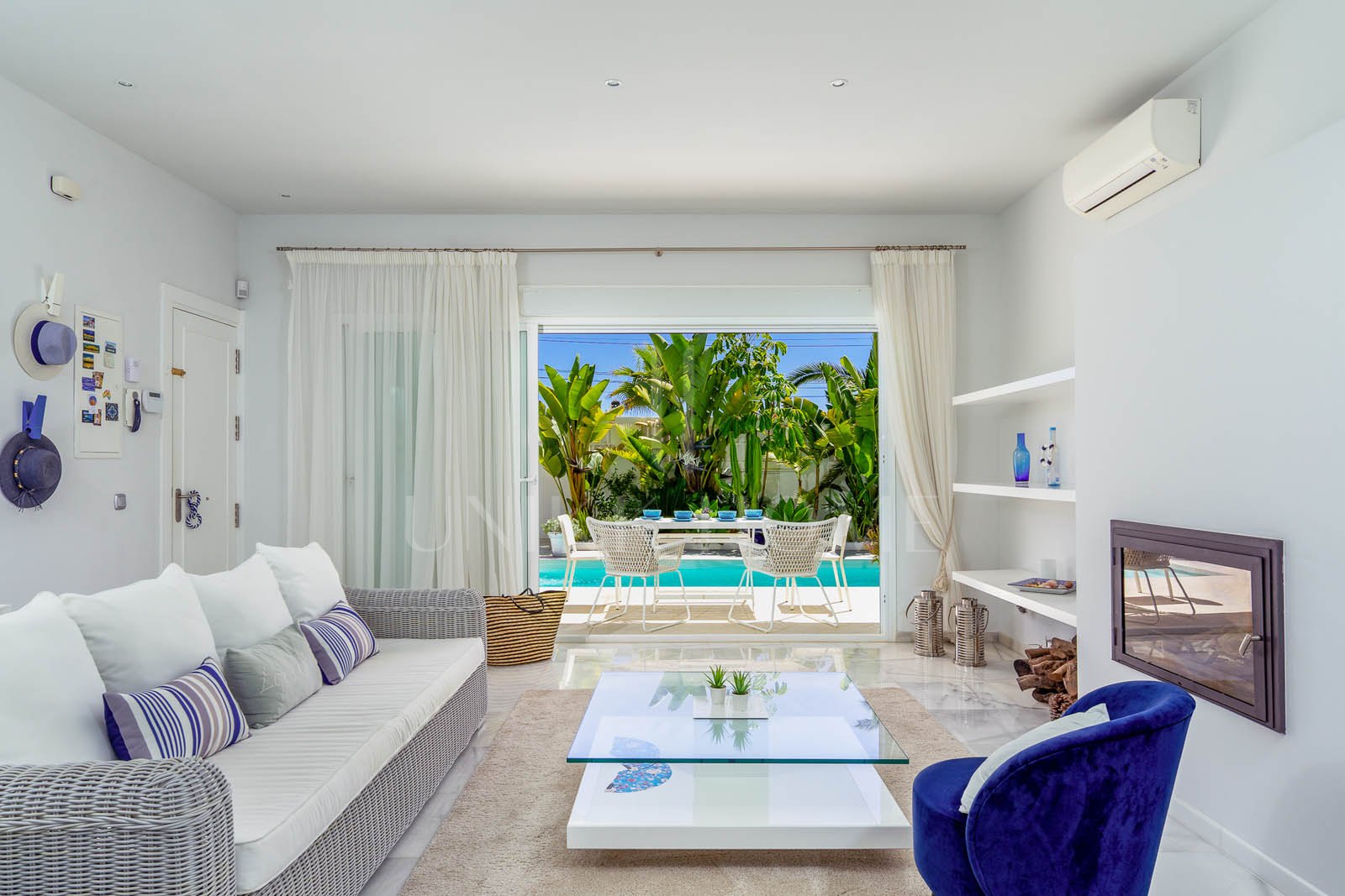 Forget just an investment – seize a lifestyle! This isn't just a villa; it's your exclusive key to direct beach access and the sun-drenched glamour of Marbesa, one of the Costa del Sol's most sought-after coastal gems. Imagine waking up...